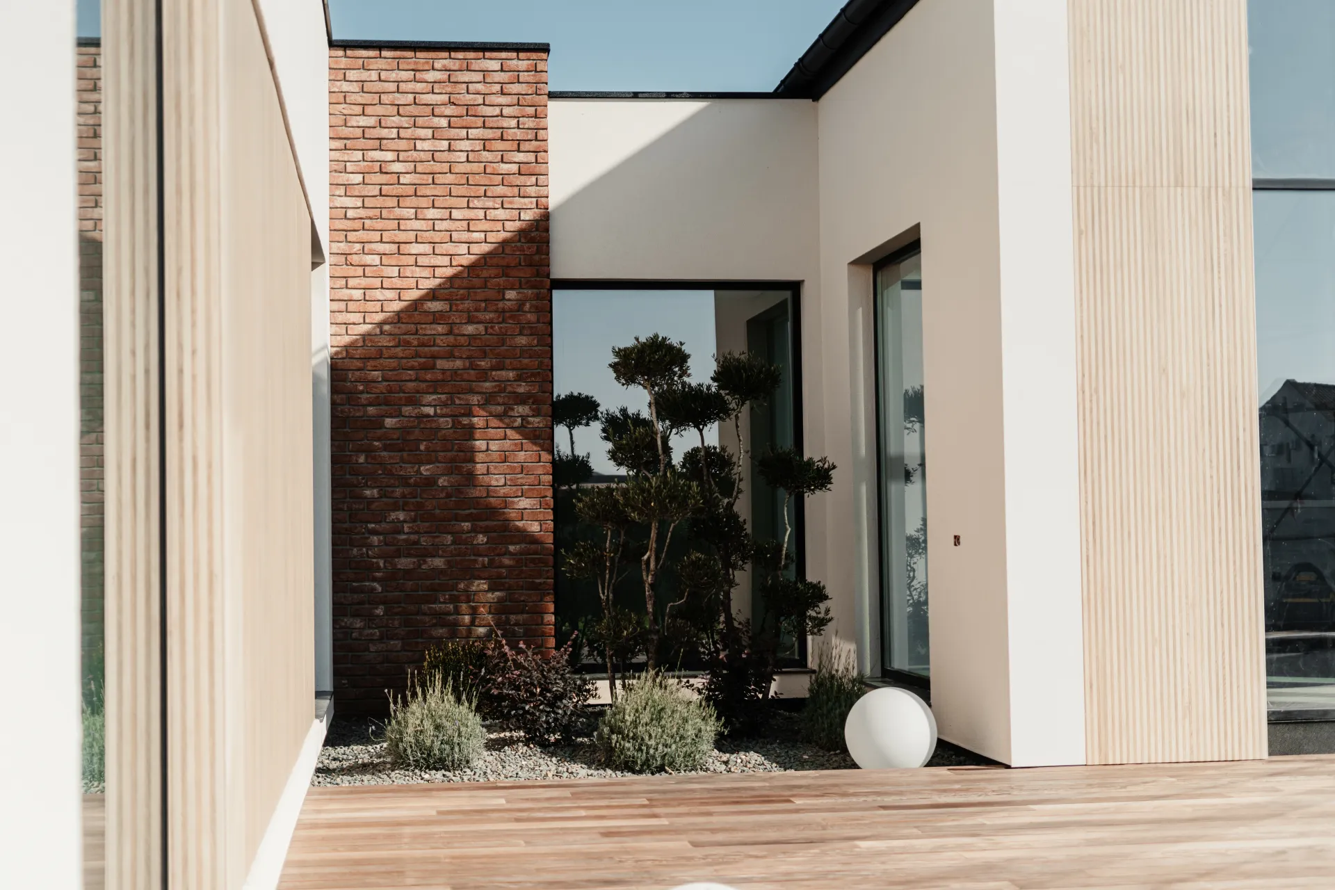 VILLA WITH SWIMMING POOL - OTOPENI - imagine 5