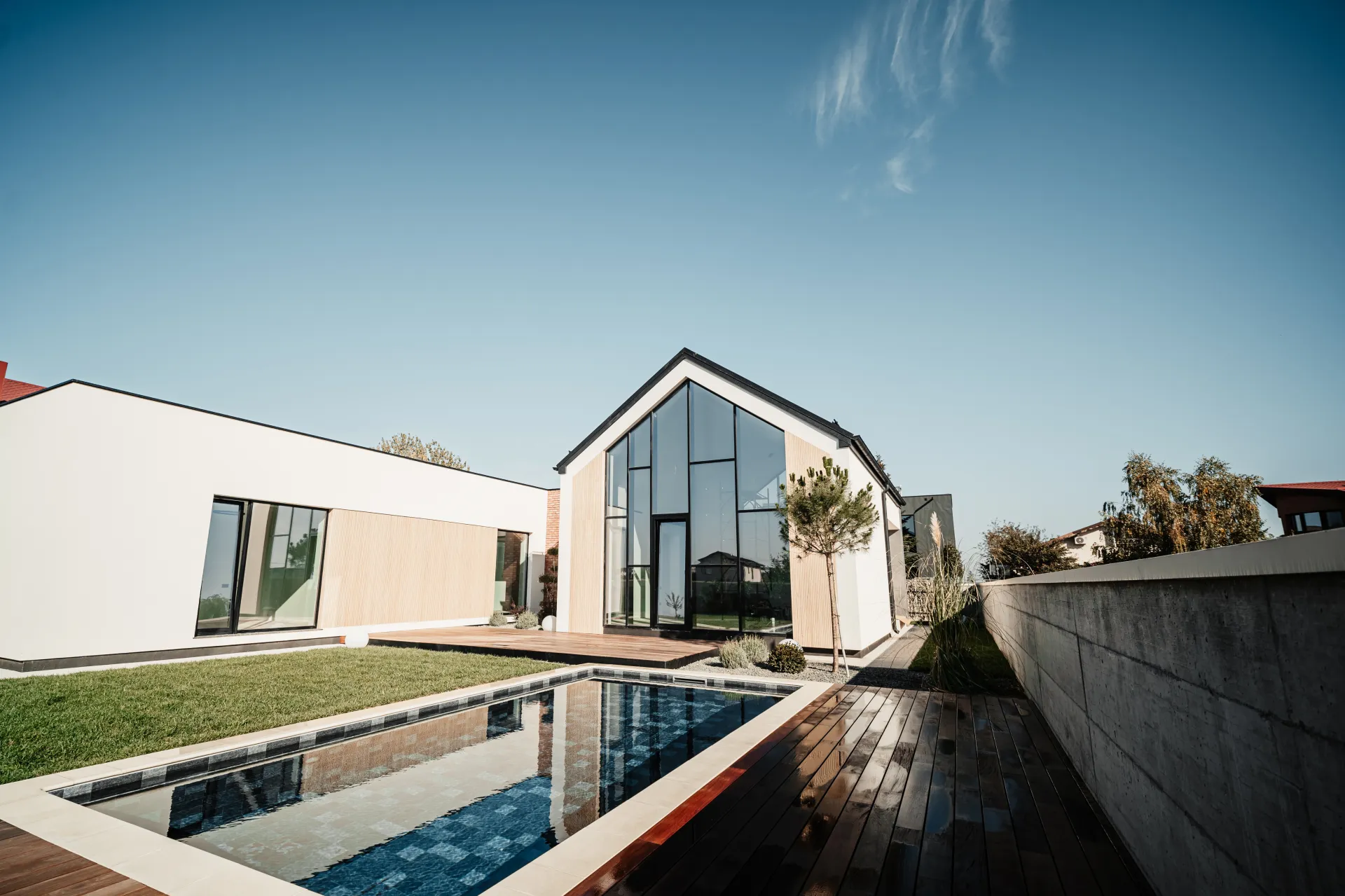 VILA CU PISCINA - OTOPENI - 1/4