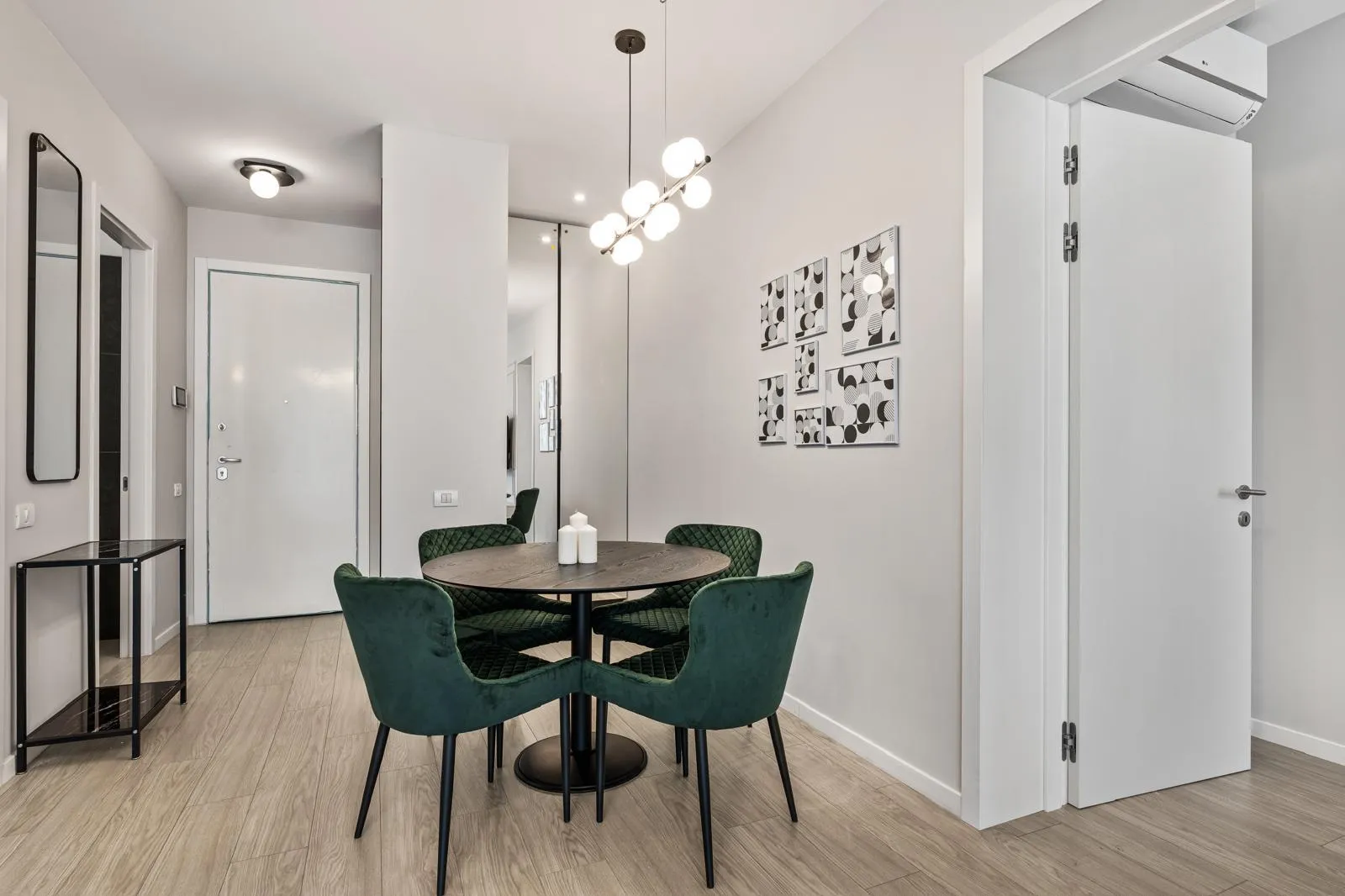 APARTAMENT CU 2 CAMERE - HERASTRAU - MOBILAT  - 4