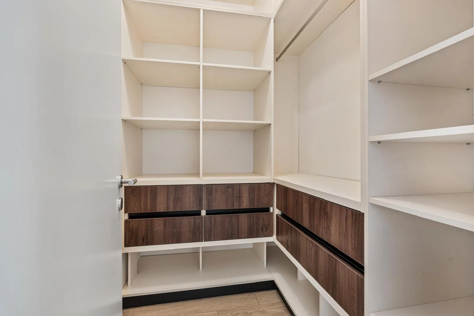 APARTAMENT CU 2 CAMERE - HERASTRAU - MOBILAT  - 12