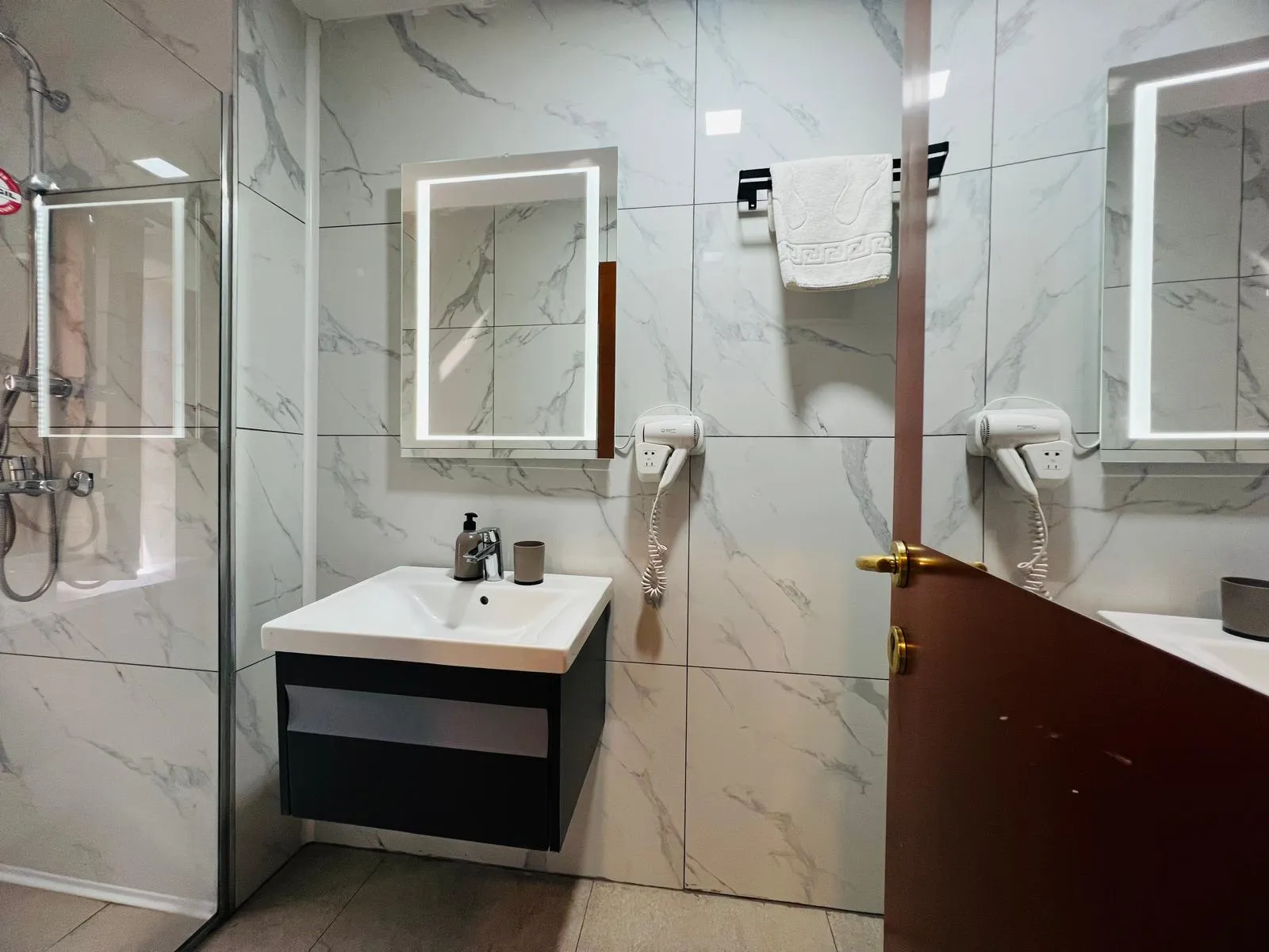 HOTEL - GARA DE NORD - 44 CAMERE  - 6