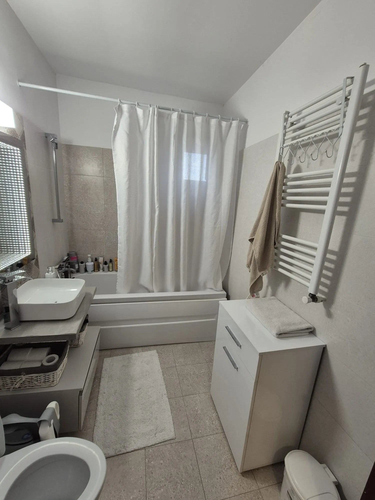 CASA INDIVIDUALA - ZONA BERCENI - 3 CAMERE - 7