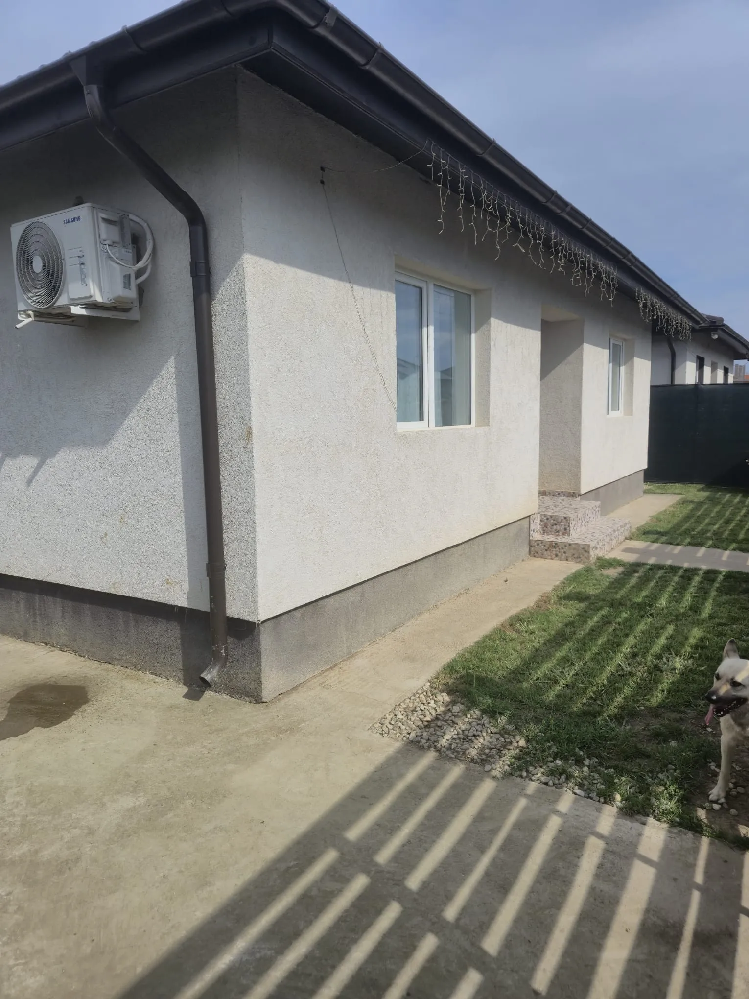 CASA INDIVIDUALA - ZONA BERCENI - 3 CAMERE - 9