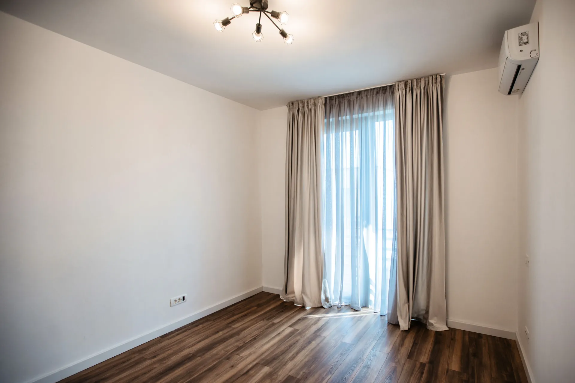 VILA 4 CAMERE - ZONA OTOPENI - imagine 5