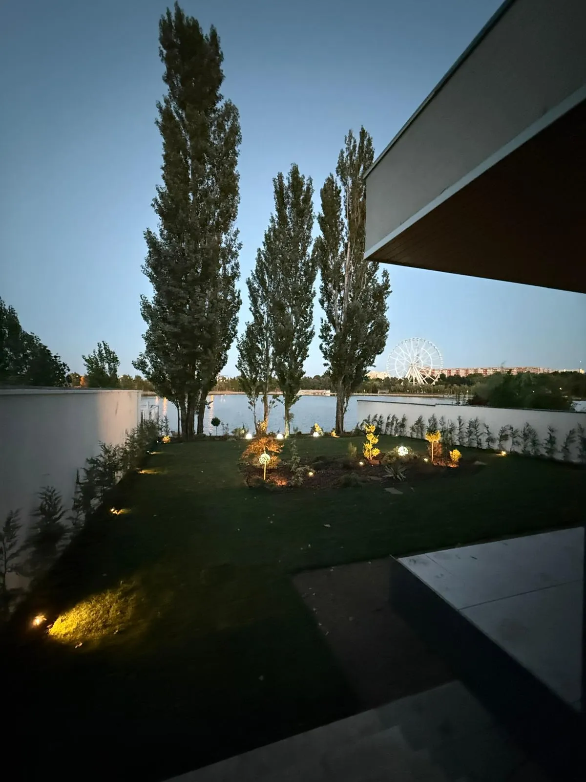 APARTAMENT CU 4 CAMERE PE MALUL LACULUI TEI - imagine 3