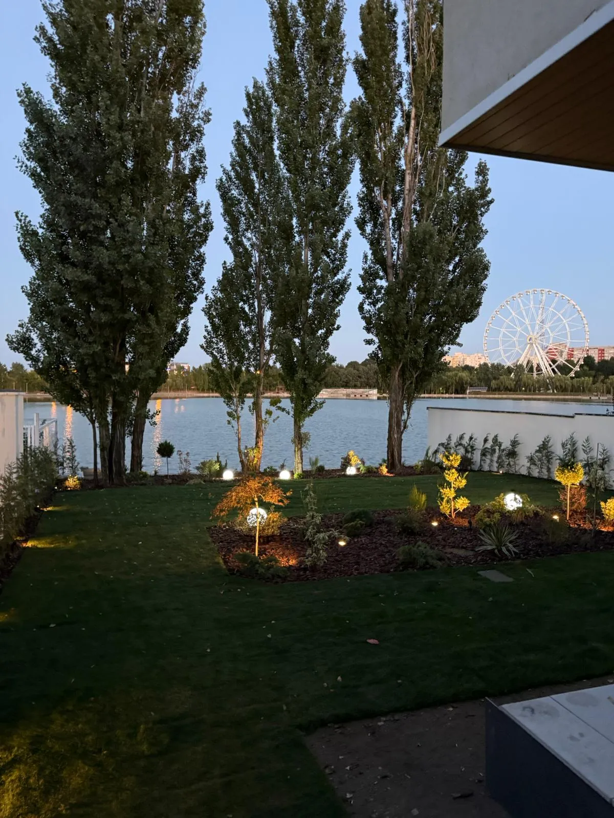 APARTAMENT CU 4 CAMERE PE MALUL LACULUI TEI - imagine 2