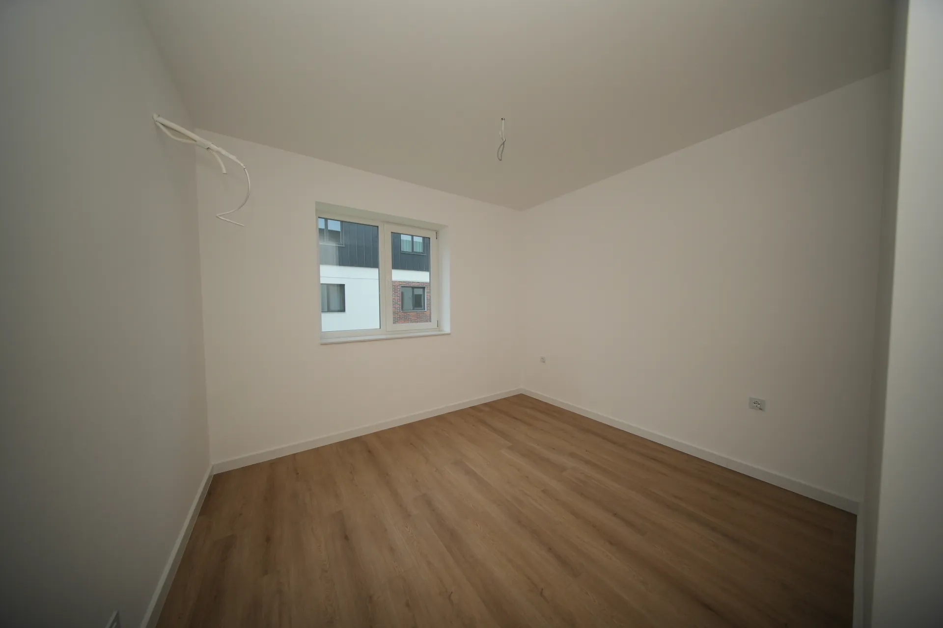 2 CAMERE CU GRADINA DE 30 MP - PIPERA