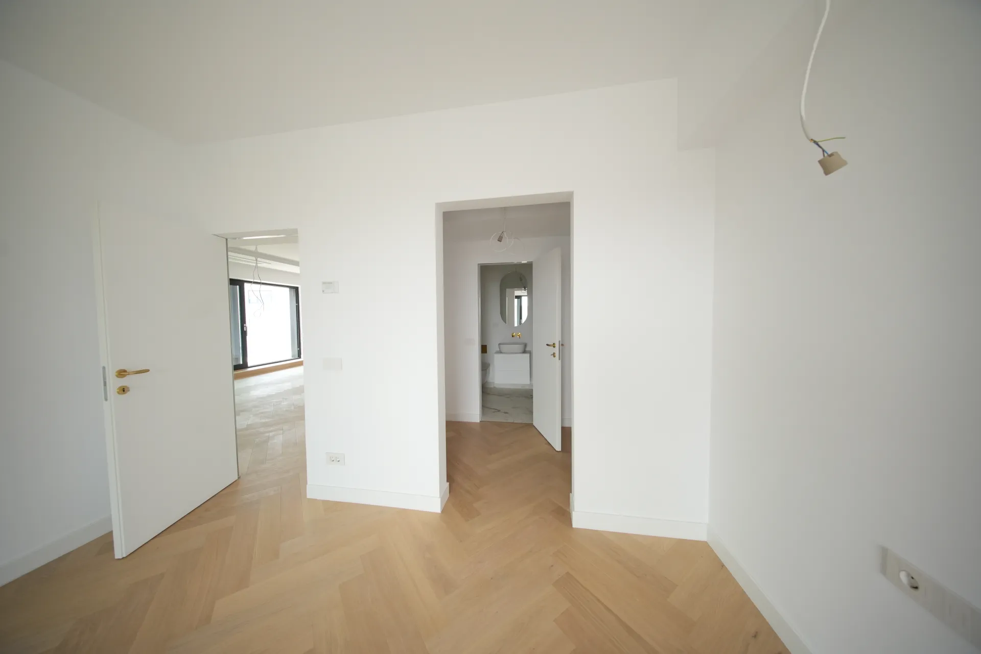 Apartament nou 4 camere | La 30 m de Bulevardul Unirii - 9