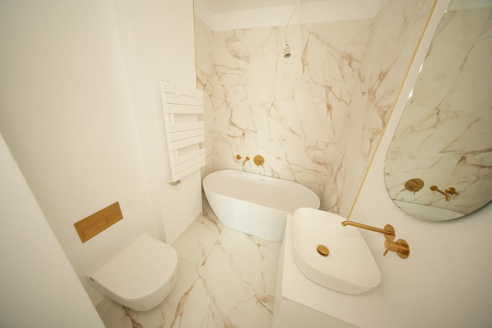 Apartament nou 2 camere | Finisaje Porcelanosa | Zona Piața Unirii - 2/4