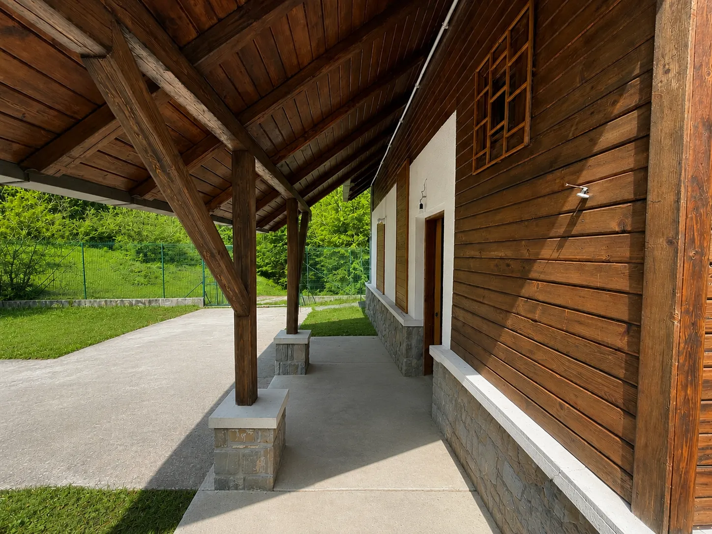 CABANA IN ZONA SINAIA - TEREN 550MP 