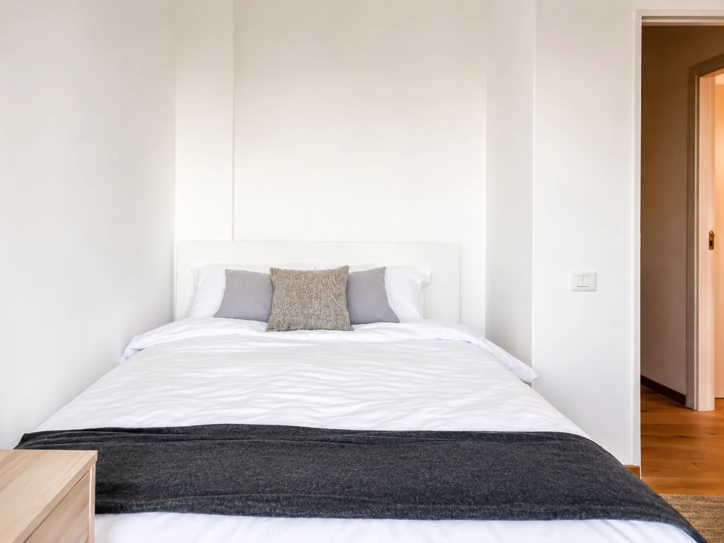 PIATA ROMANA - APARTAMENT CU 3 CAMERE - MOBILAT SI UTILAT - imagine 3