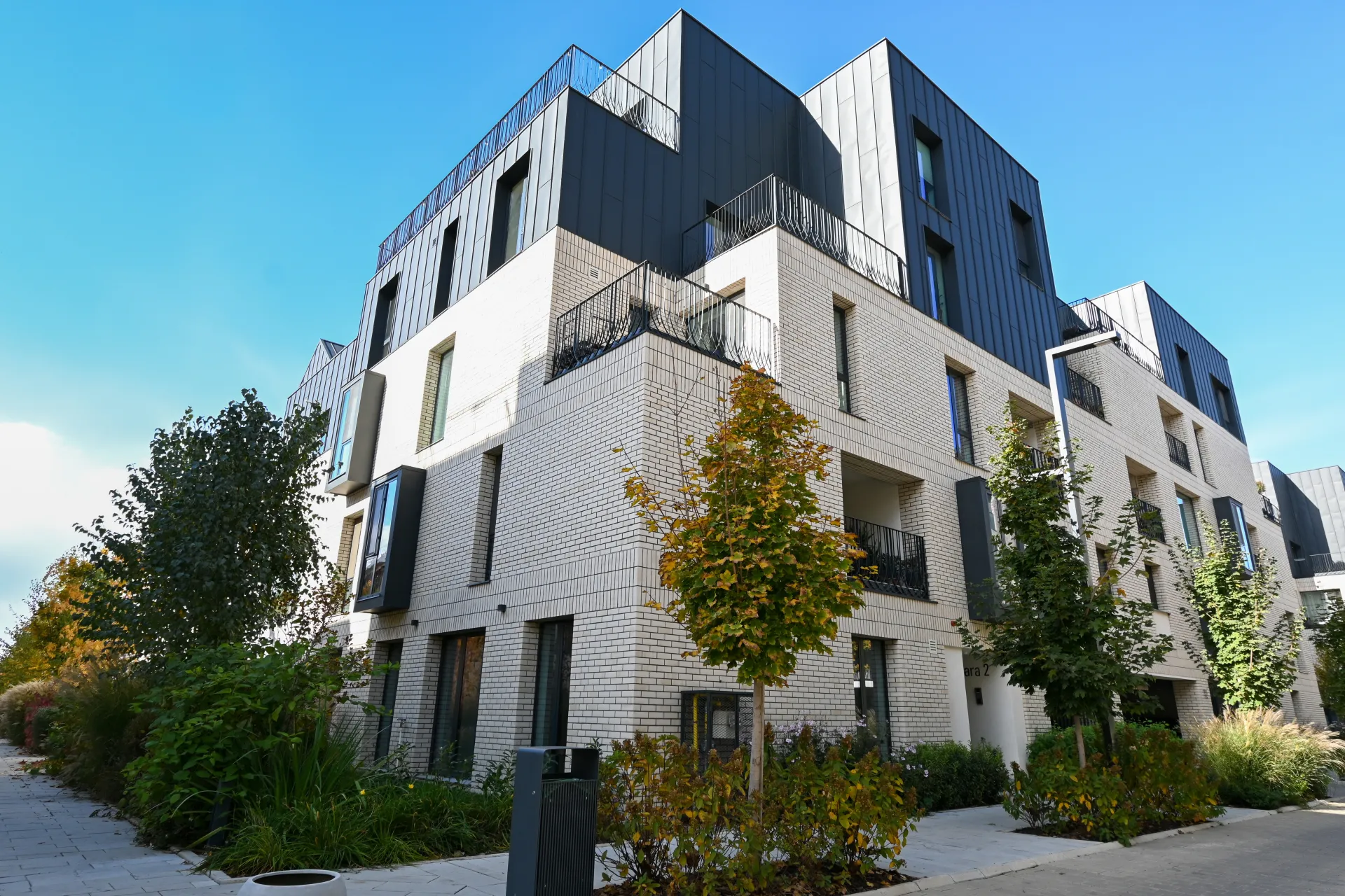 VILA 5 CAMERE - PIPERA - COMPLEX PRIVAT LANGA LAC - 8/10