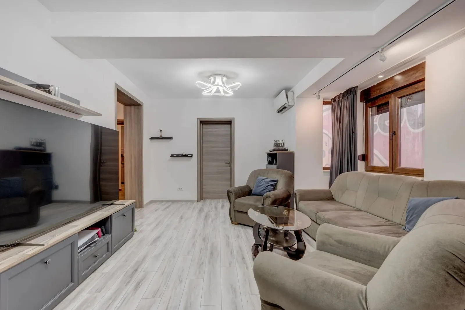 APARTAMENT CU 3 CAMERE - CISMIGIU - UTILAT SI MOBILAT - imagine 3