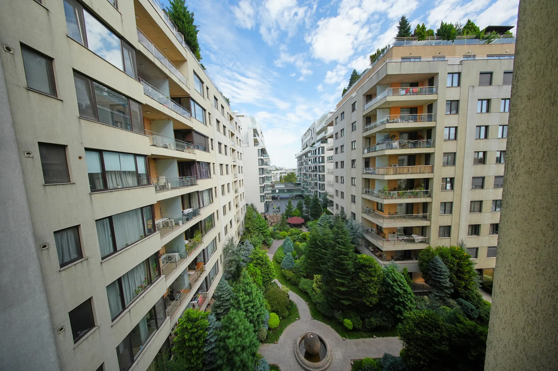 APARTAMENT CU 3 CAMERE - HERASTRAU - MOBILAT SI UTILAT - imagine 2