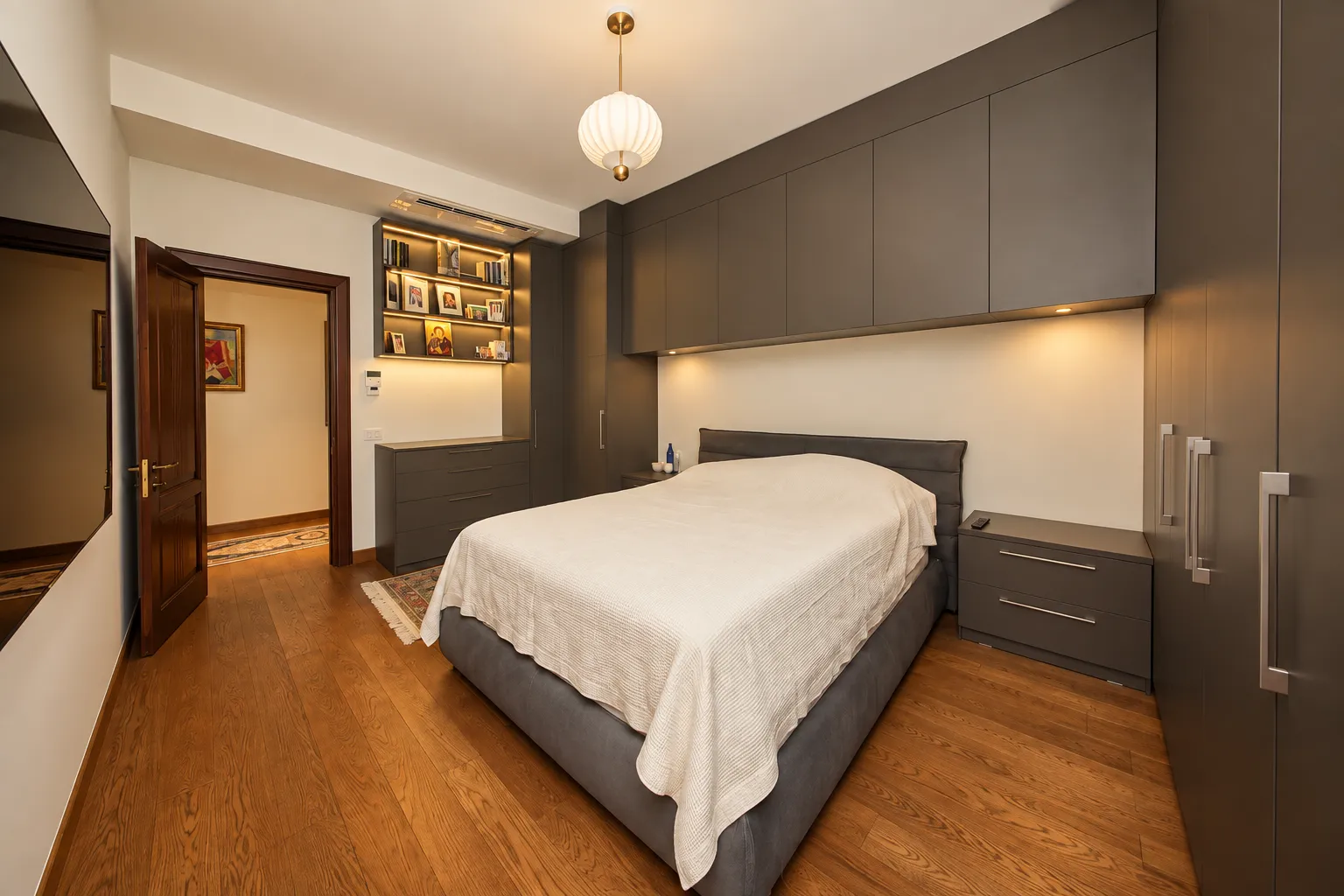 APARTAMENT CU 4 CAMERE - UTILAT SI MOBILAT - ZONA CENTRALA - imagine 2