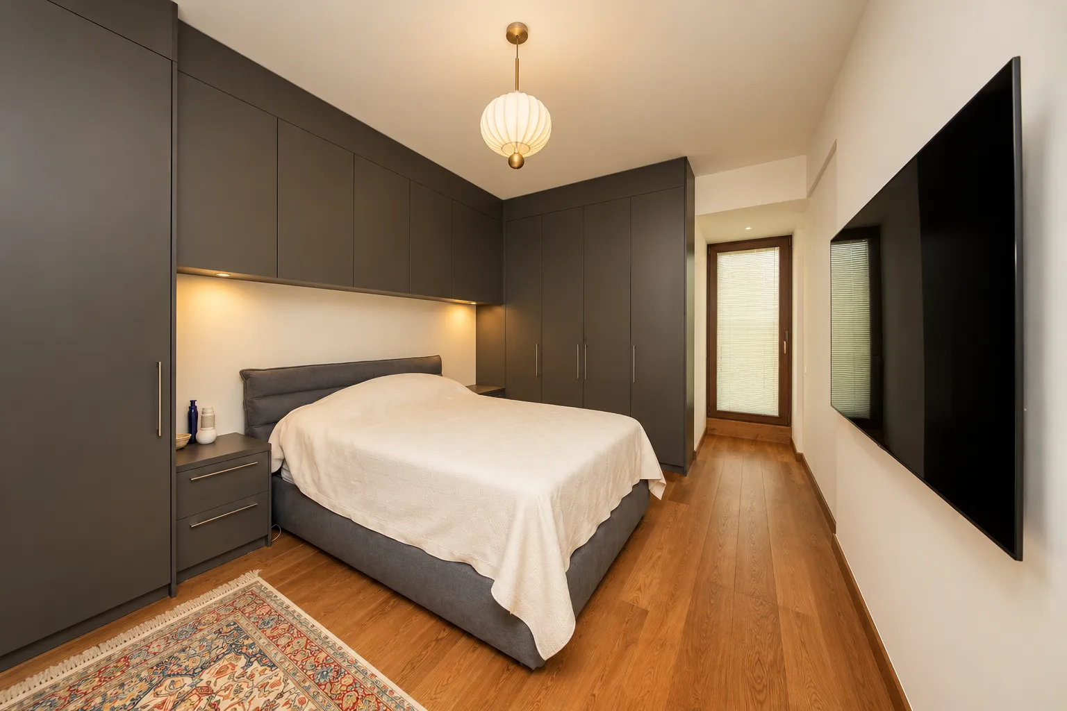 APARTAMENT CU 4 CAMERE - UTILAT SI MOBILAT - ZONA CENTRALA