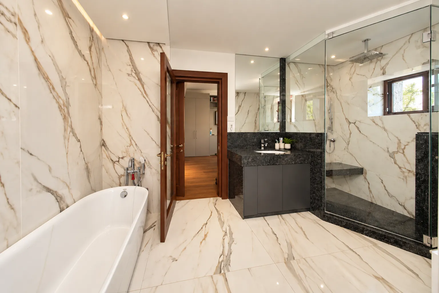APARTAMENT CU 4 CAMERE - UTILAT SI MOBILAT - ZONA CENTRALA - 9