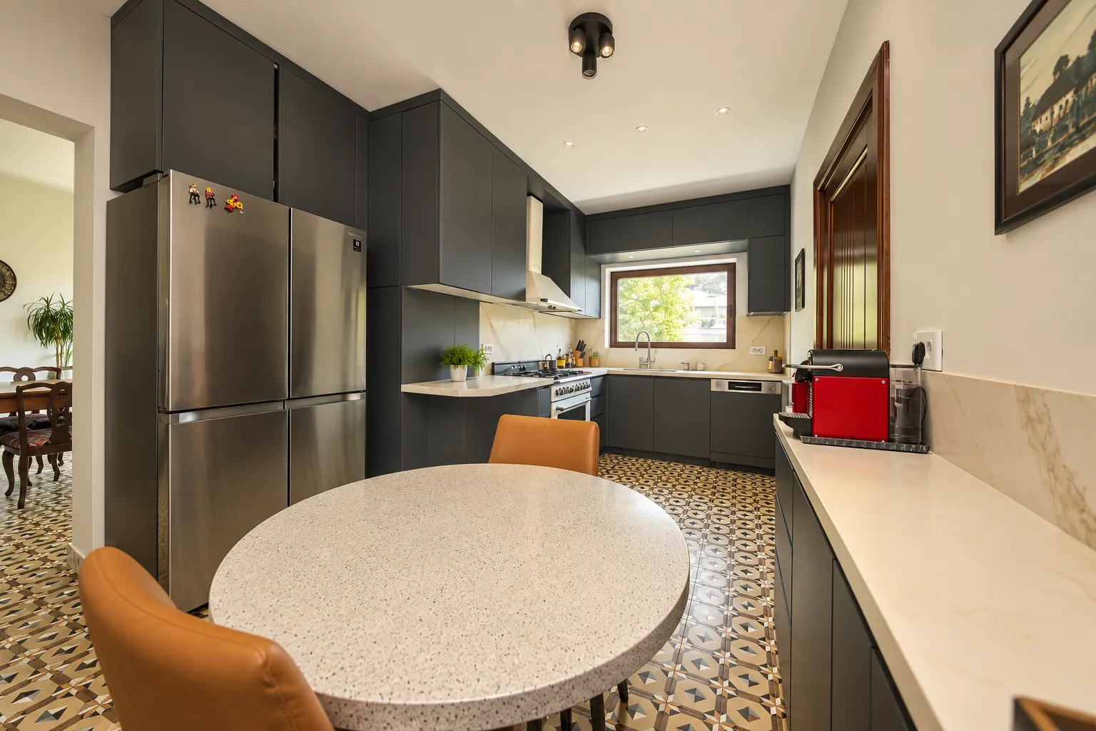 APARTAMENT CU 4 CAMERE - UTILAT SI MOBILAT - ZONA CENTRALA