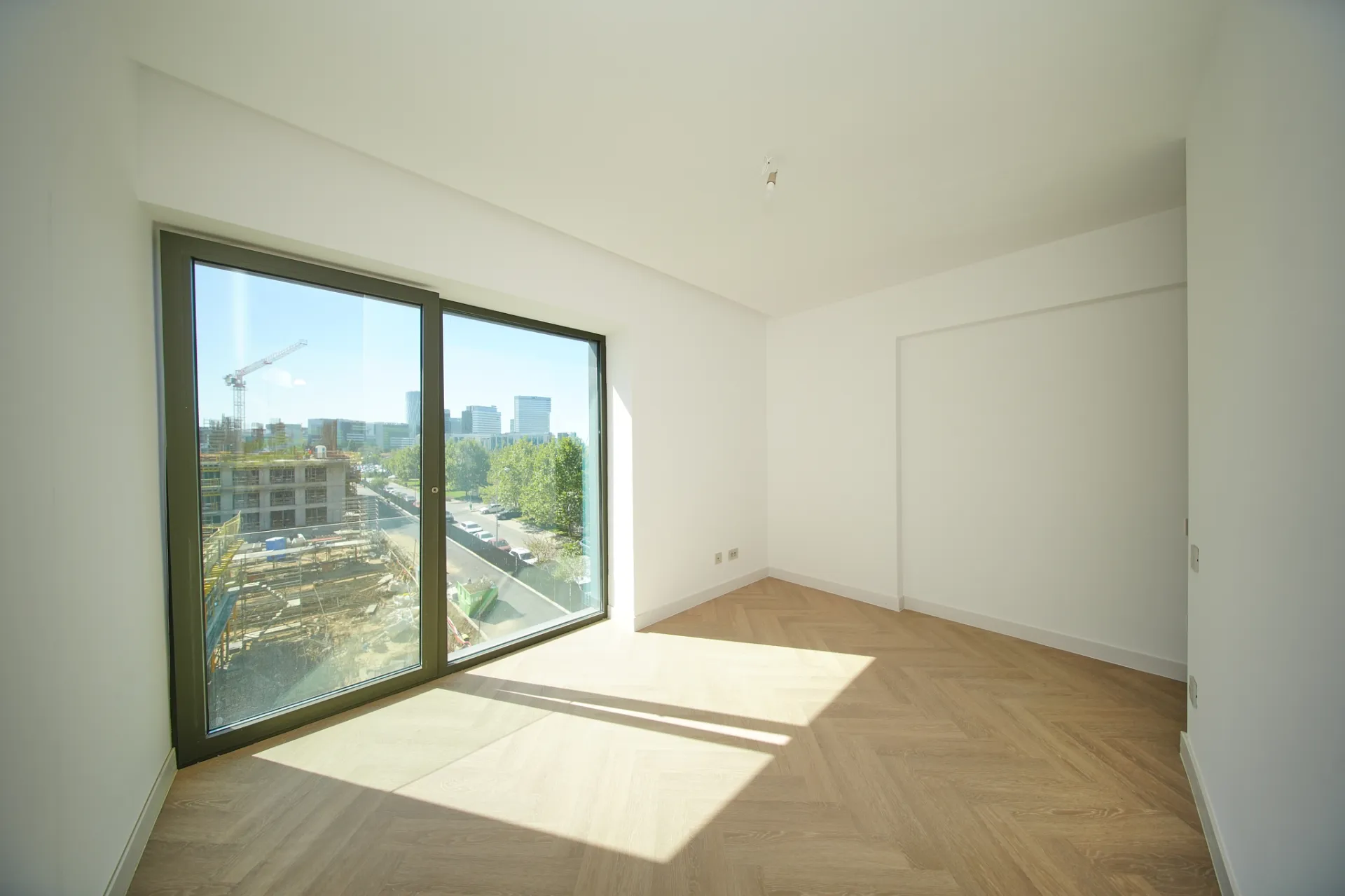 APARTAMENT CU 3 CAMERE - FINISAJE PREMIUM ZONA AVIATIEI - imagine 3