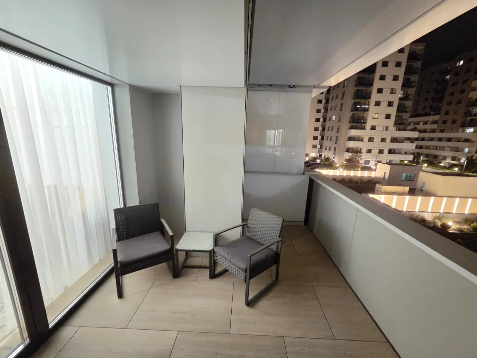 APARTAMENT CU 3 CAMERE - PIPERA - MOBILAT SI UTILAT - imagine 3