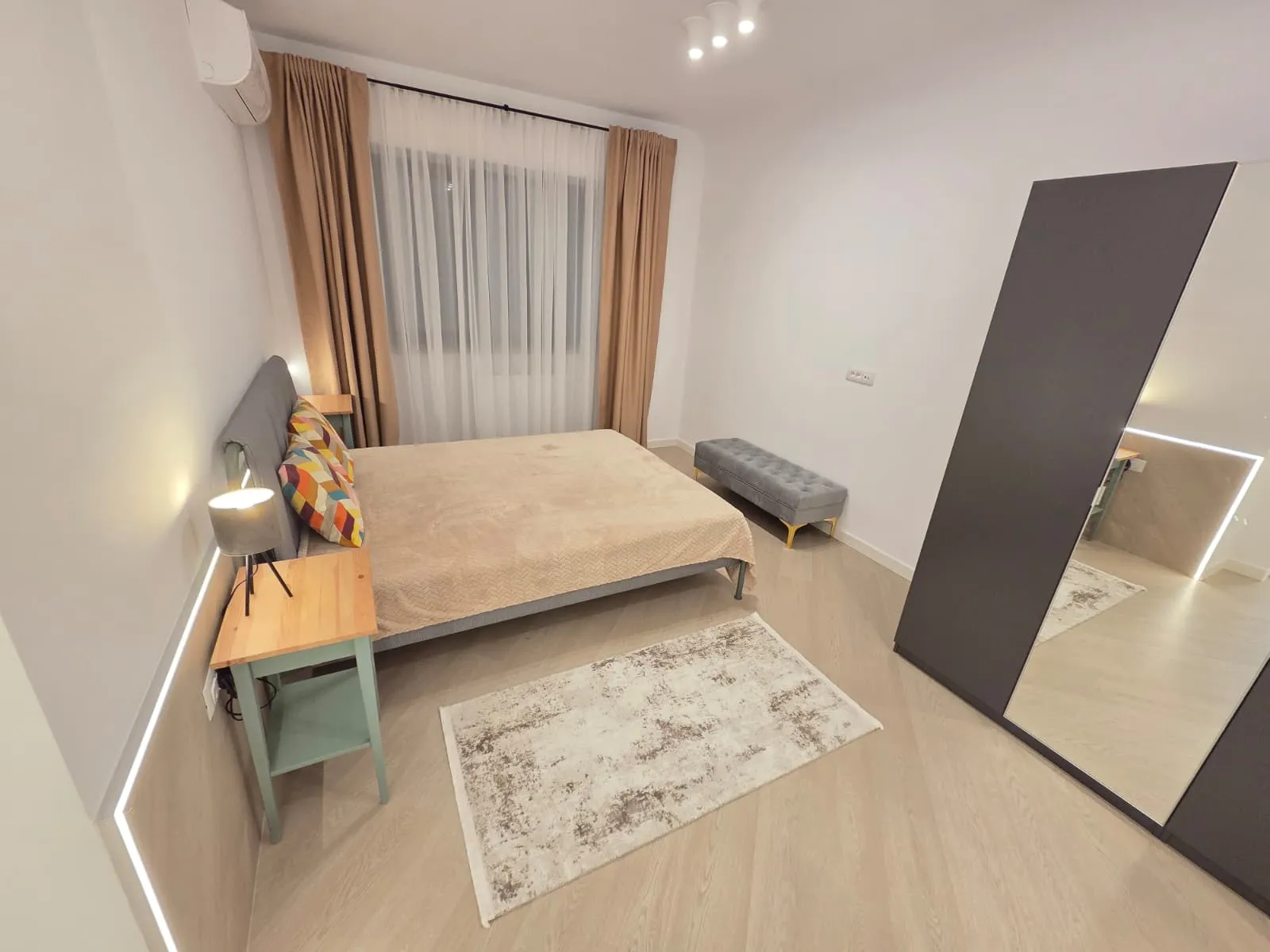 APARTAMENT CU 3 CAMERE - PIPERA - MOBILAT SI UTILAT