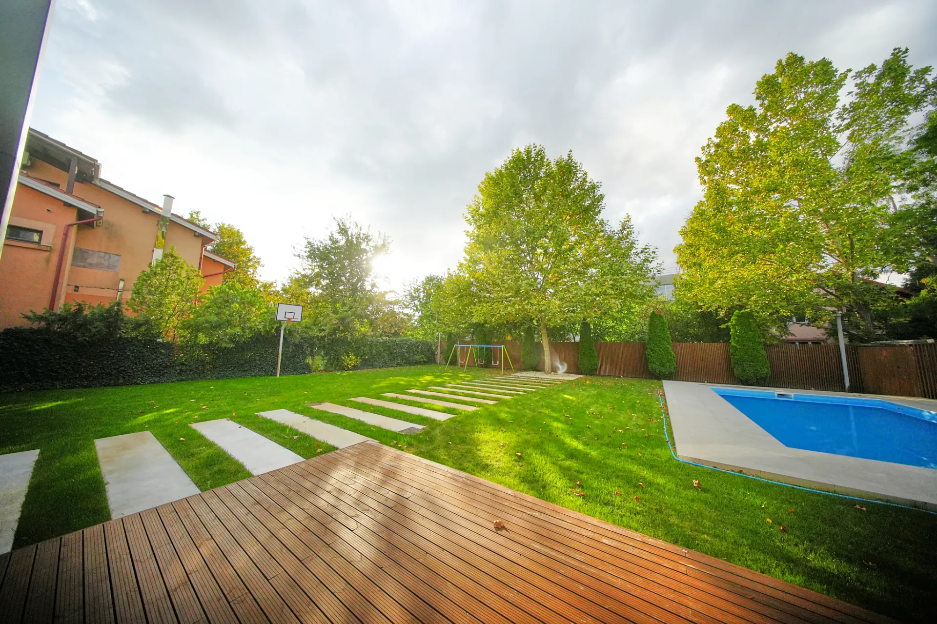 VILA CU PISCINA - ZONA PIPERA | IANCU NICOLAE - 6 CAMERE - imagine 2