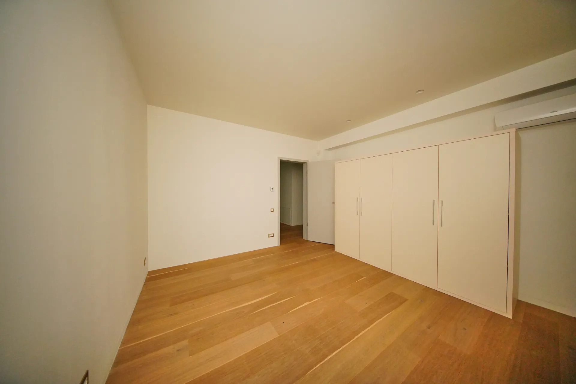VILA CU PISCINA - ZONA PIPERA | IANCU NICOLAE - 6 CAMERE - 10