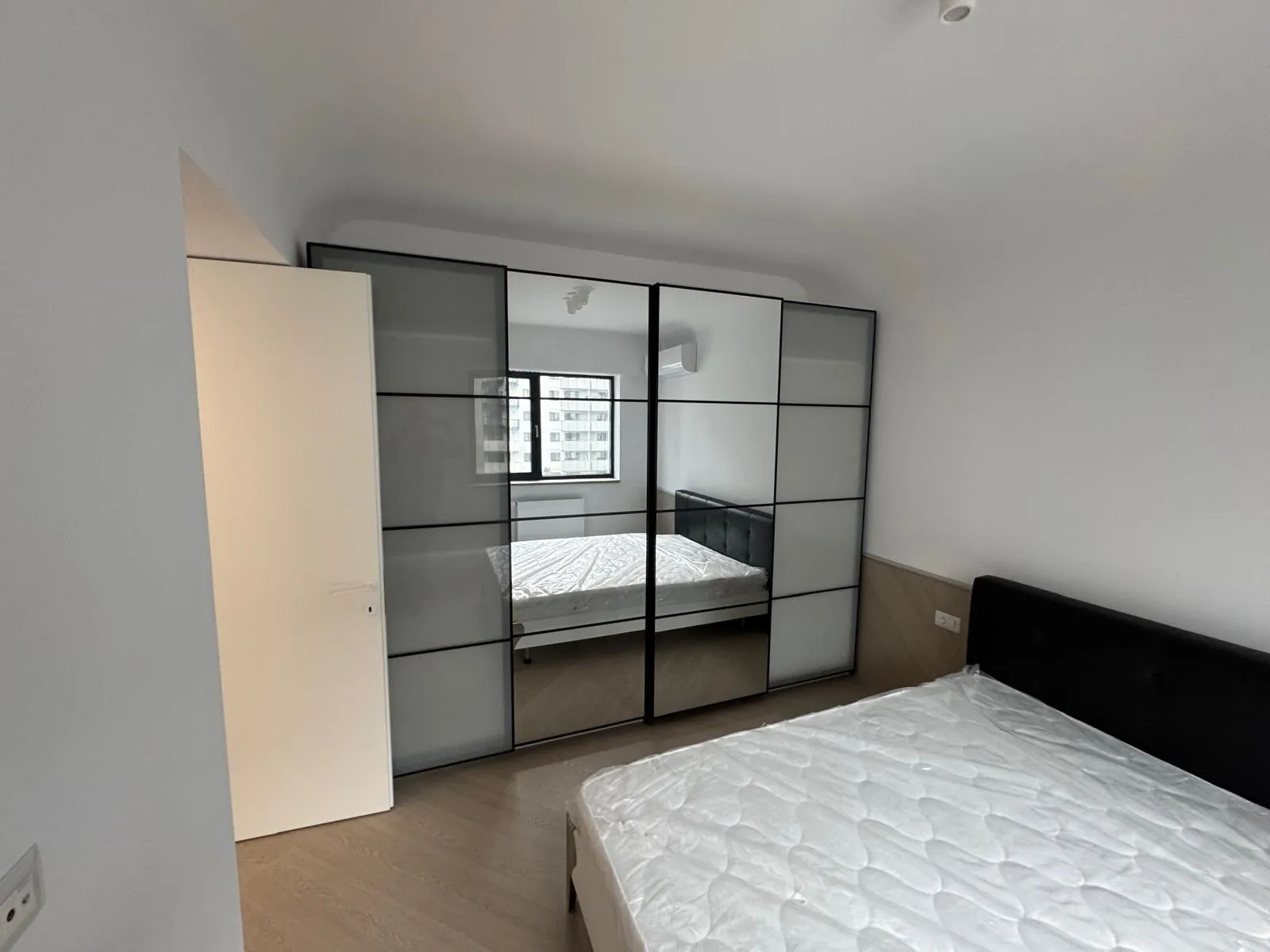 APARTAMENT CU 2 CAMERE - PIPERA - MOBILAT SI UTILAT  - 4