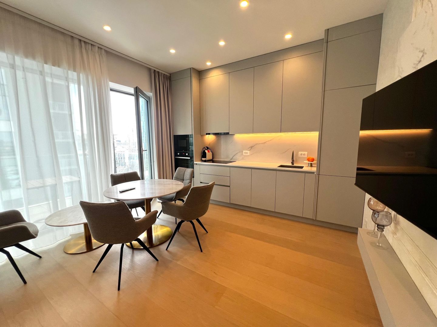 De Închiriat 2 Camere | Aviației Tower | Parcare Inclusă