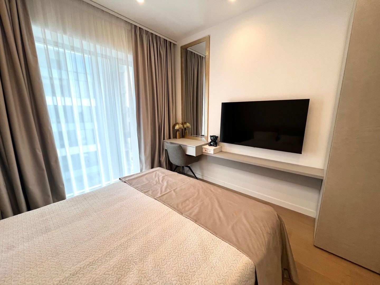 De Închiriat 2 Camere | Aviației Tower | Parcare Inclusă
