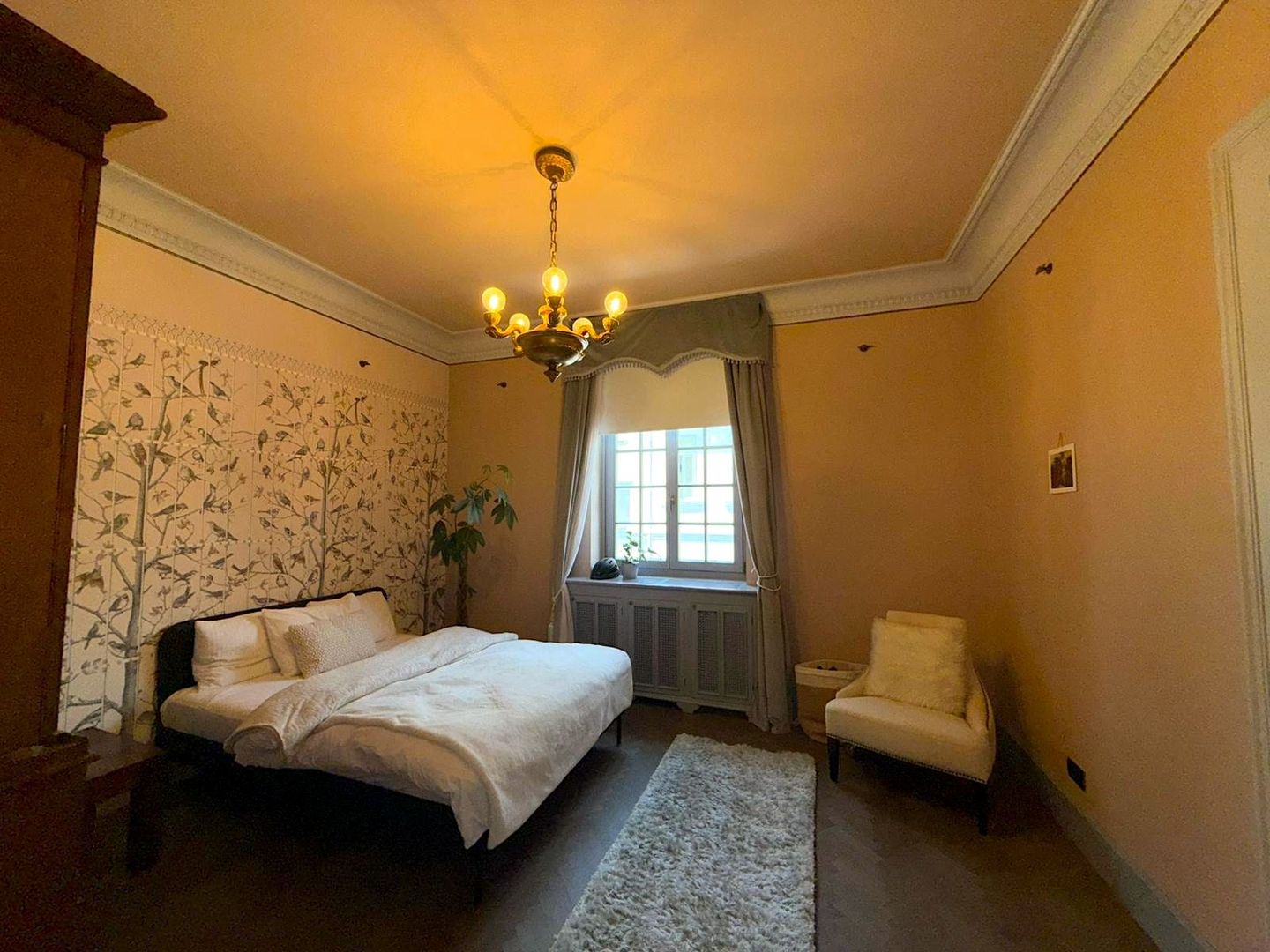 Vilă de Lux cu 8 Camere | PIATA VICTORIEI | Demisol + Mansardă |