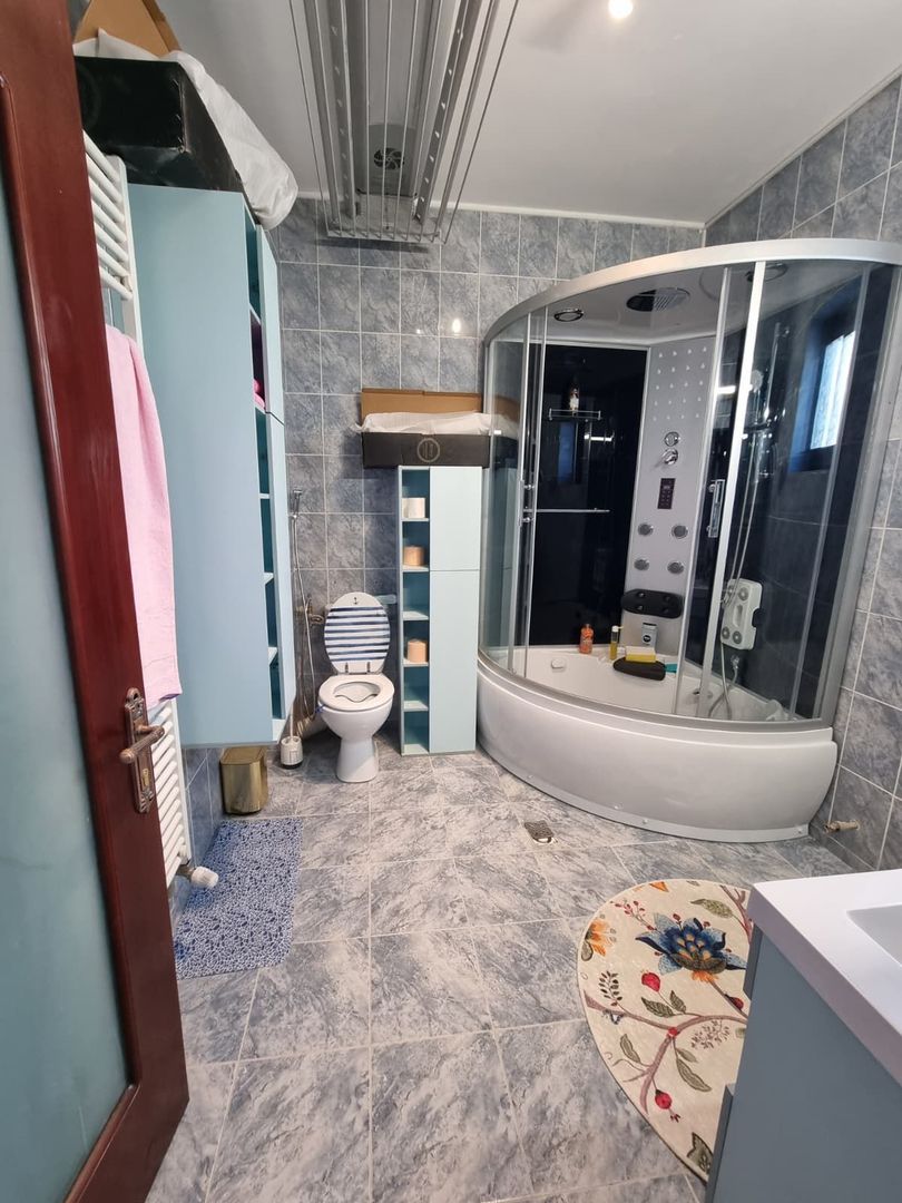 Vila cu 7 camere de Inchiriat | In Zona Colentina - 39/41
