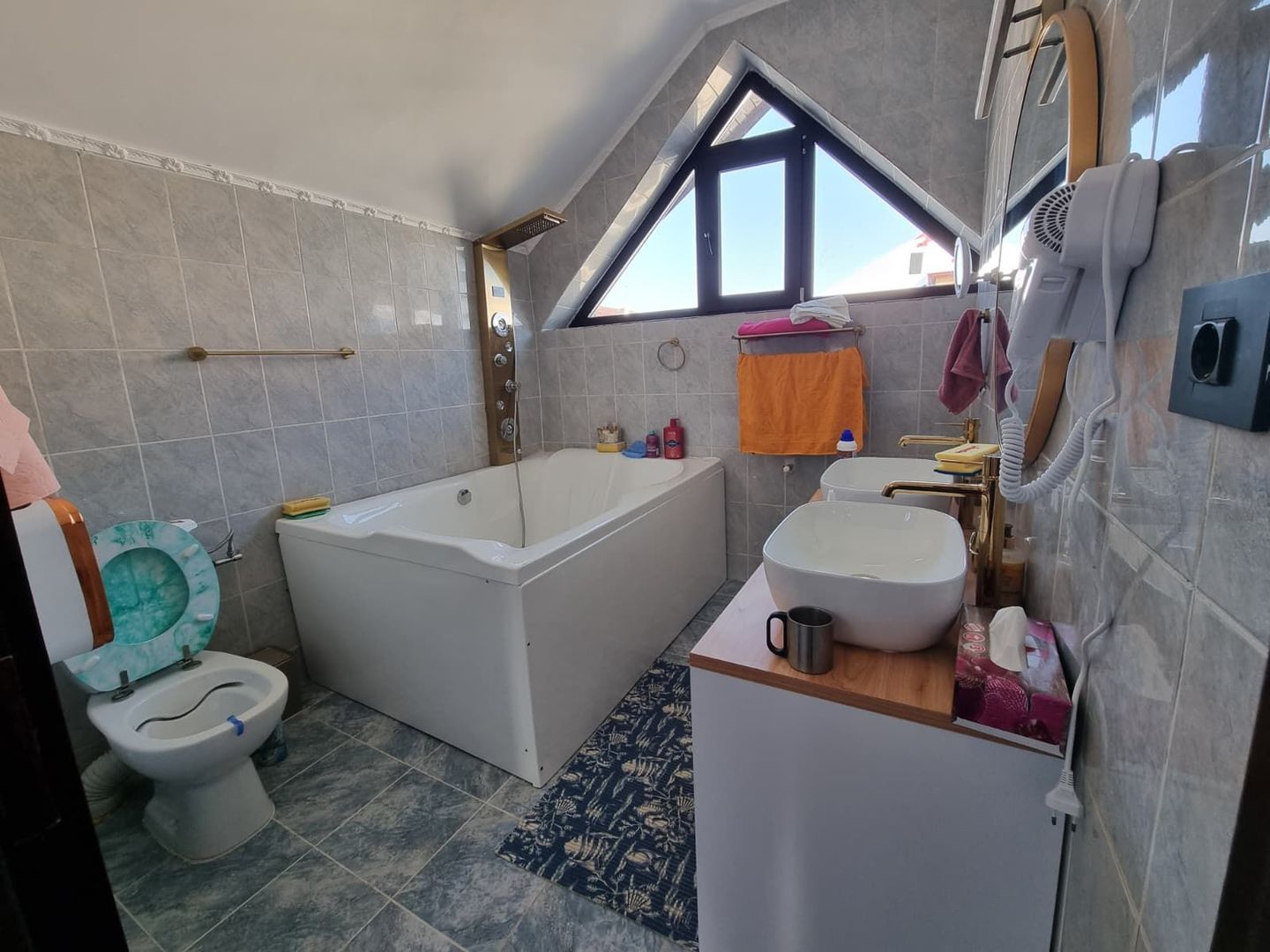 Vila cu 7 camere de Inchiriat | In Zona Colentina