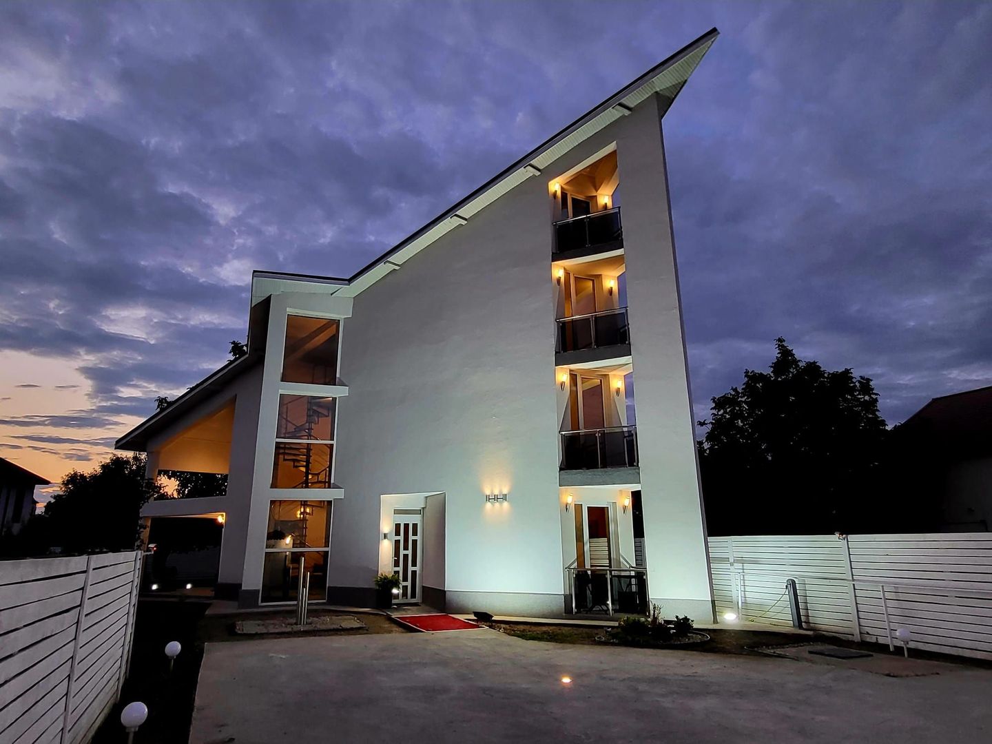 Vilă 4 camere | Corbeanca | 240 mp | Curte privată - 1/10