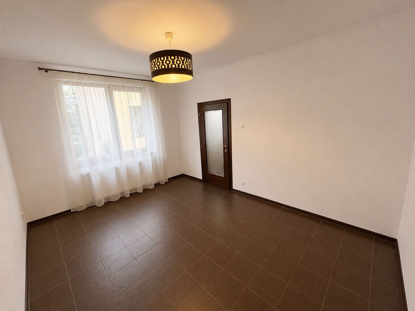 SPATIU COMERCIAL | DOMENII | 300 MP | 180 MP CURTE