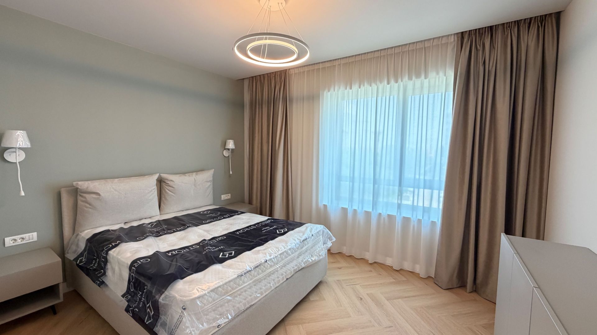 Apartament 4 camere de inchiriat superb-Zona Pipera-100 metri metrou