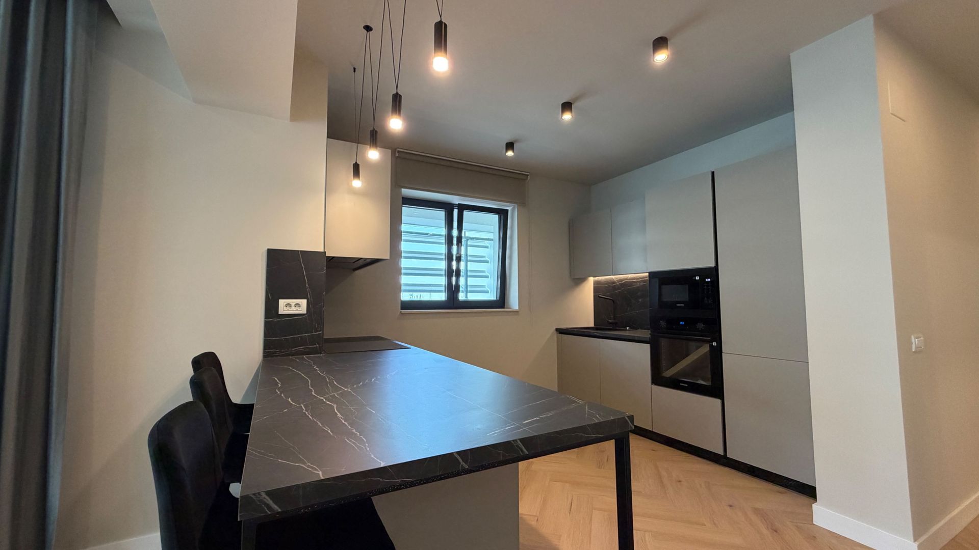 Apartament 4 camere de inchiriat superb-Zona Pipera-100 metri metrou