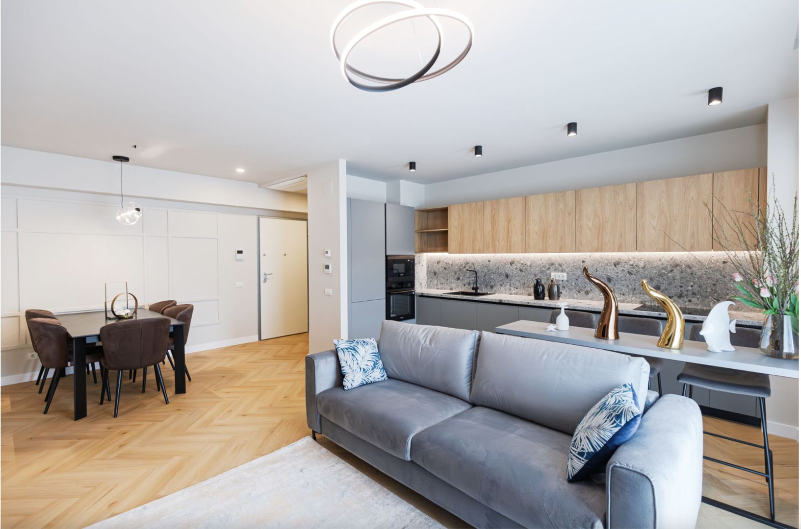 APARTAMENT DE INCHIRIAT CU 3 CAMERE - // Pet friendly//100MP METROU