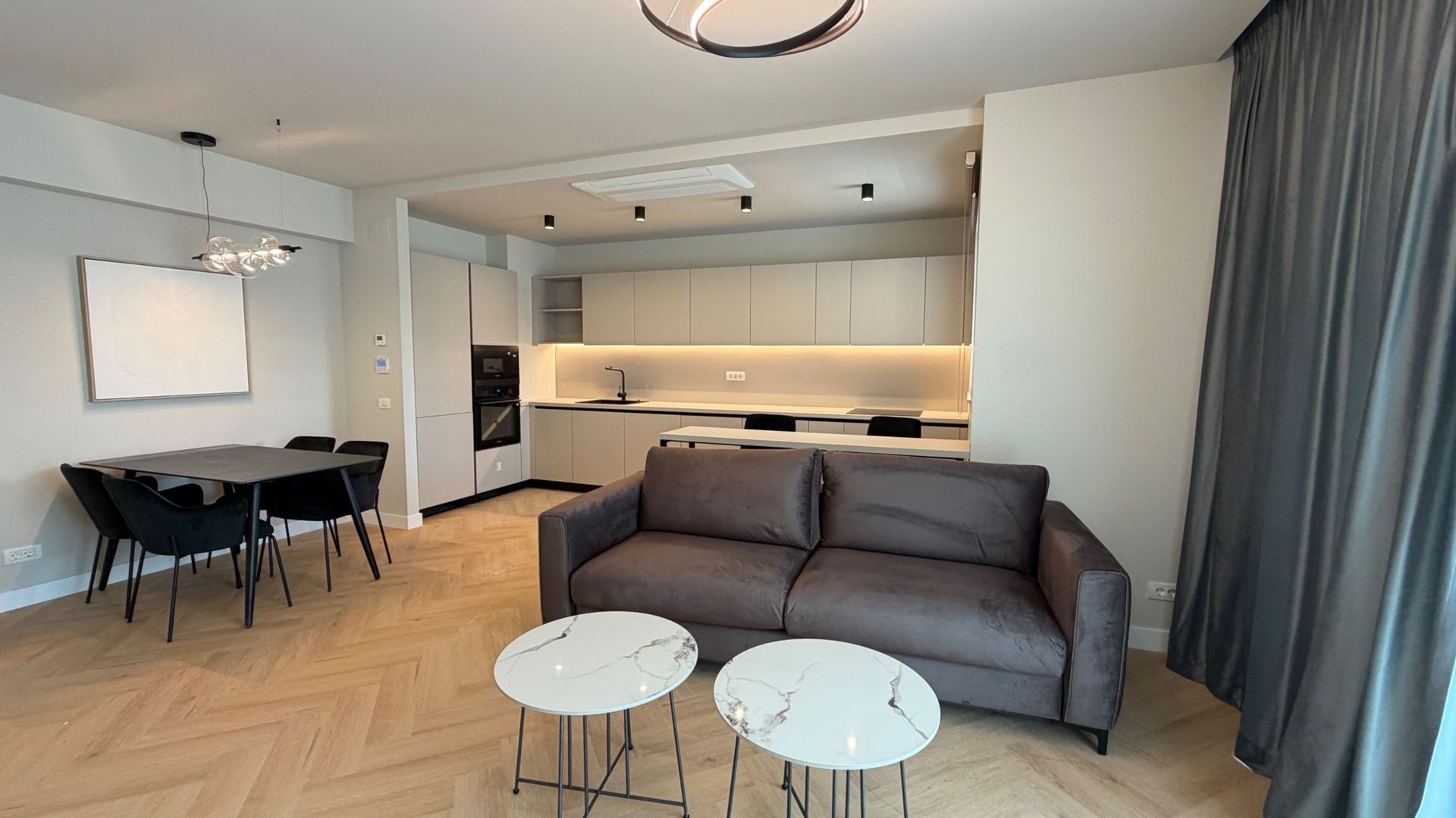 APARTAMENT DE INCHIRIAT CU 2 CAMERE // Pet friendly//100 METRI METROU