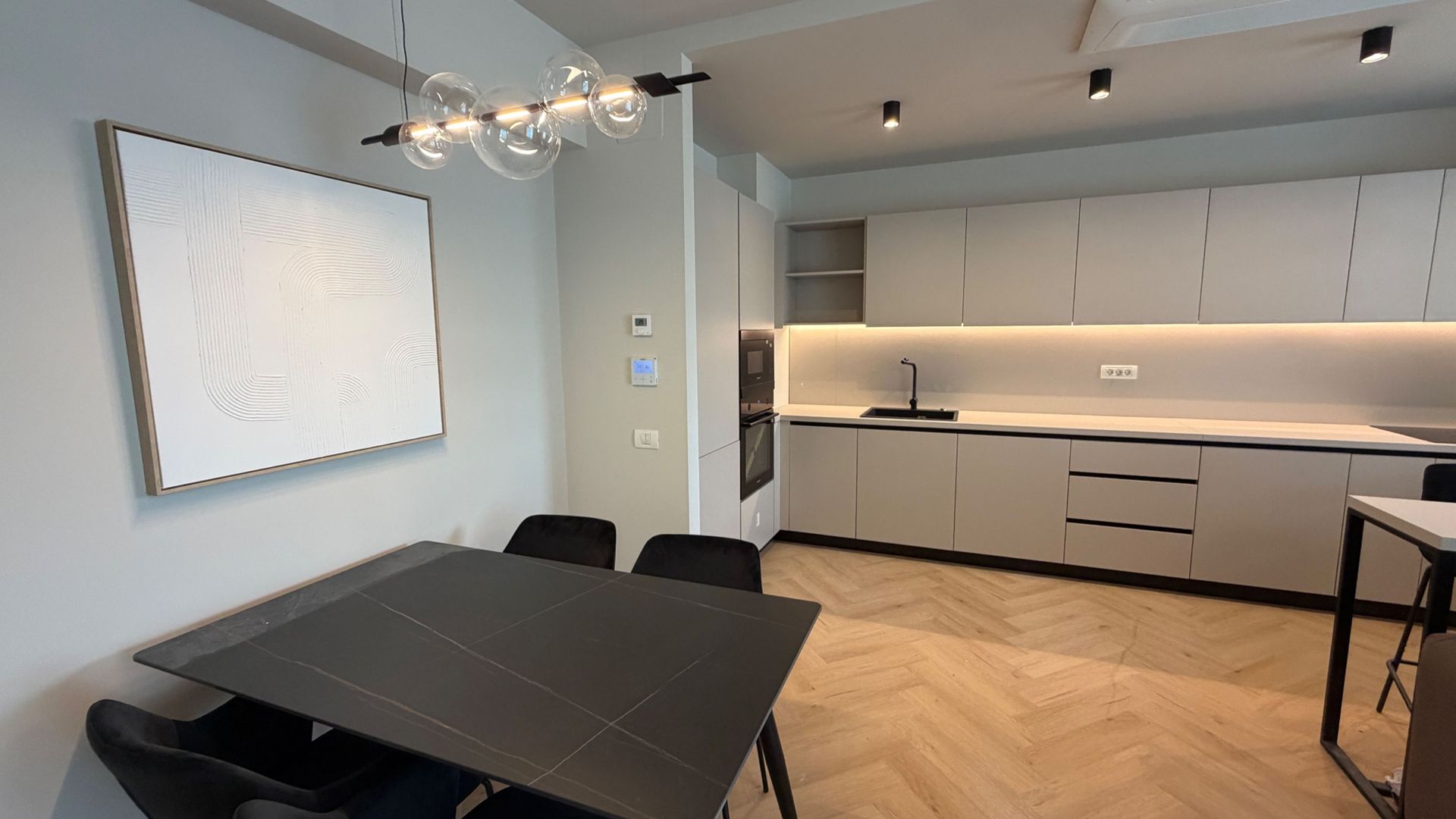 APARTAMENT DE INCHIRIAT CU 2 CAMERE  // Pet friendly//100 METRI METROU - 3/4