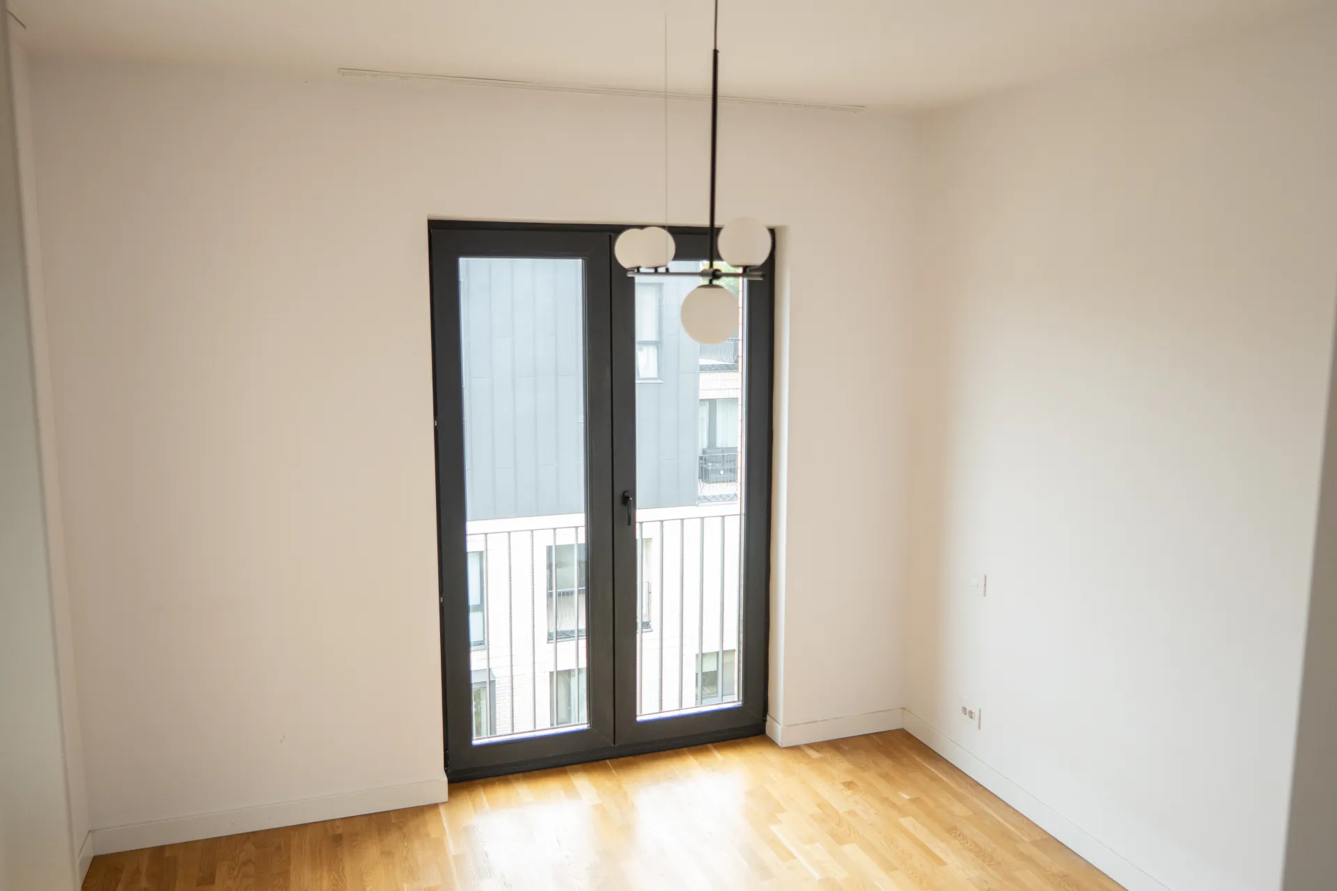 VILA 5 CAMERE - PIPERA - COMPLEX PRIVAT LANGA LAC