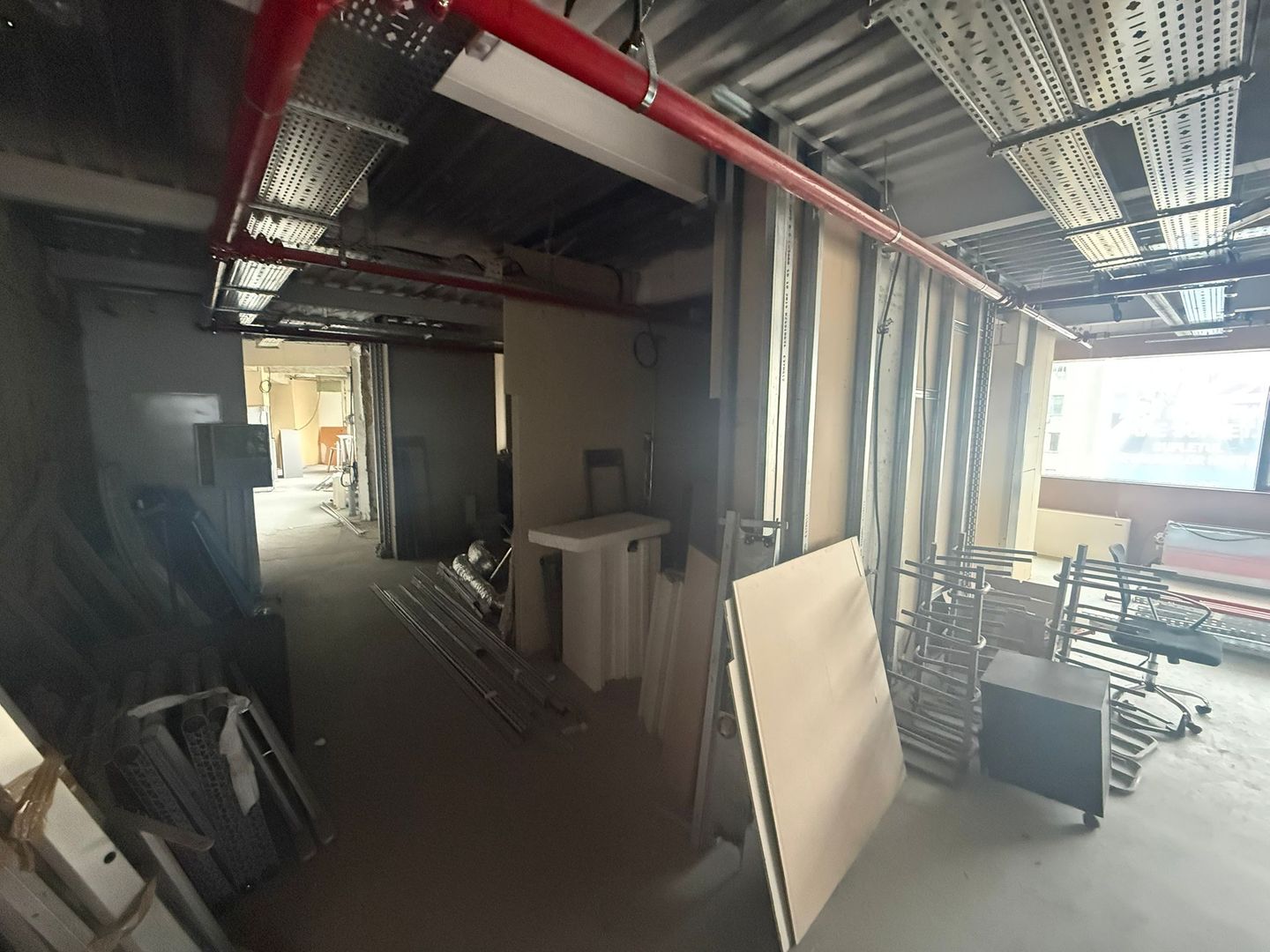 Spațiu de birouri 480 mp –Pta. Victoriei - Neamenajat - 4/7