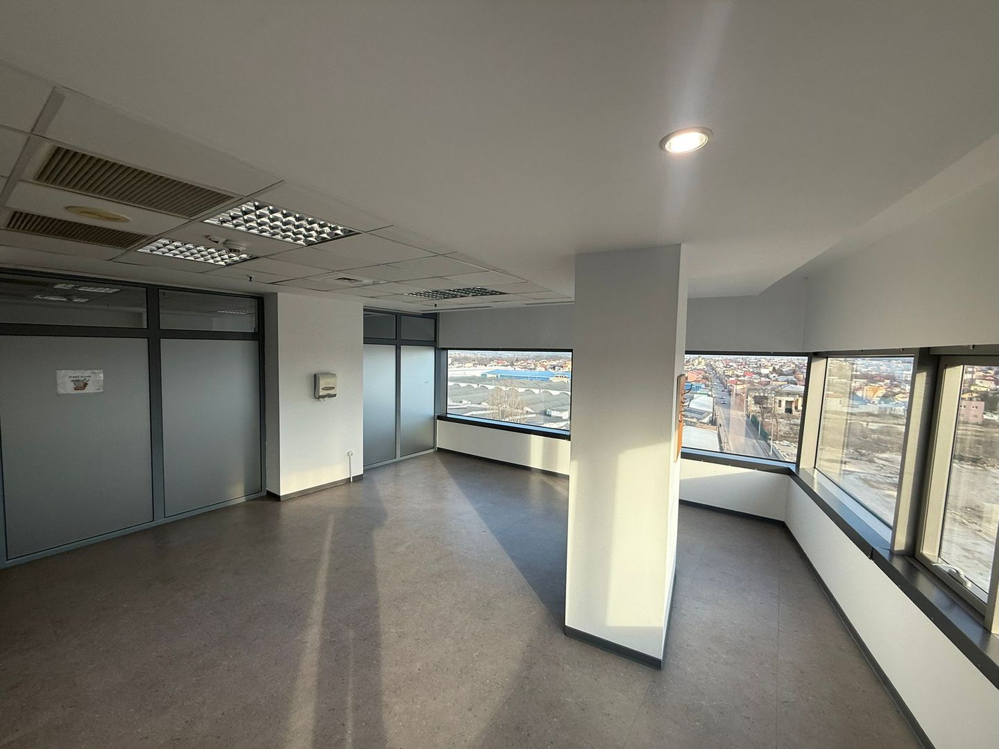 Spațiu de birouri de închiriat – 550 mp - 8/10