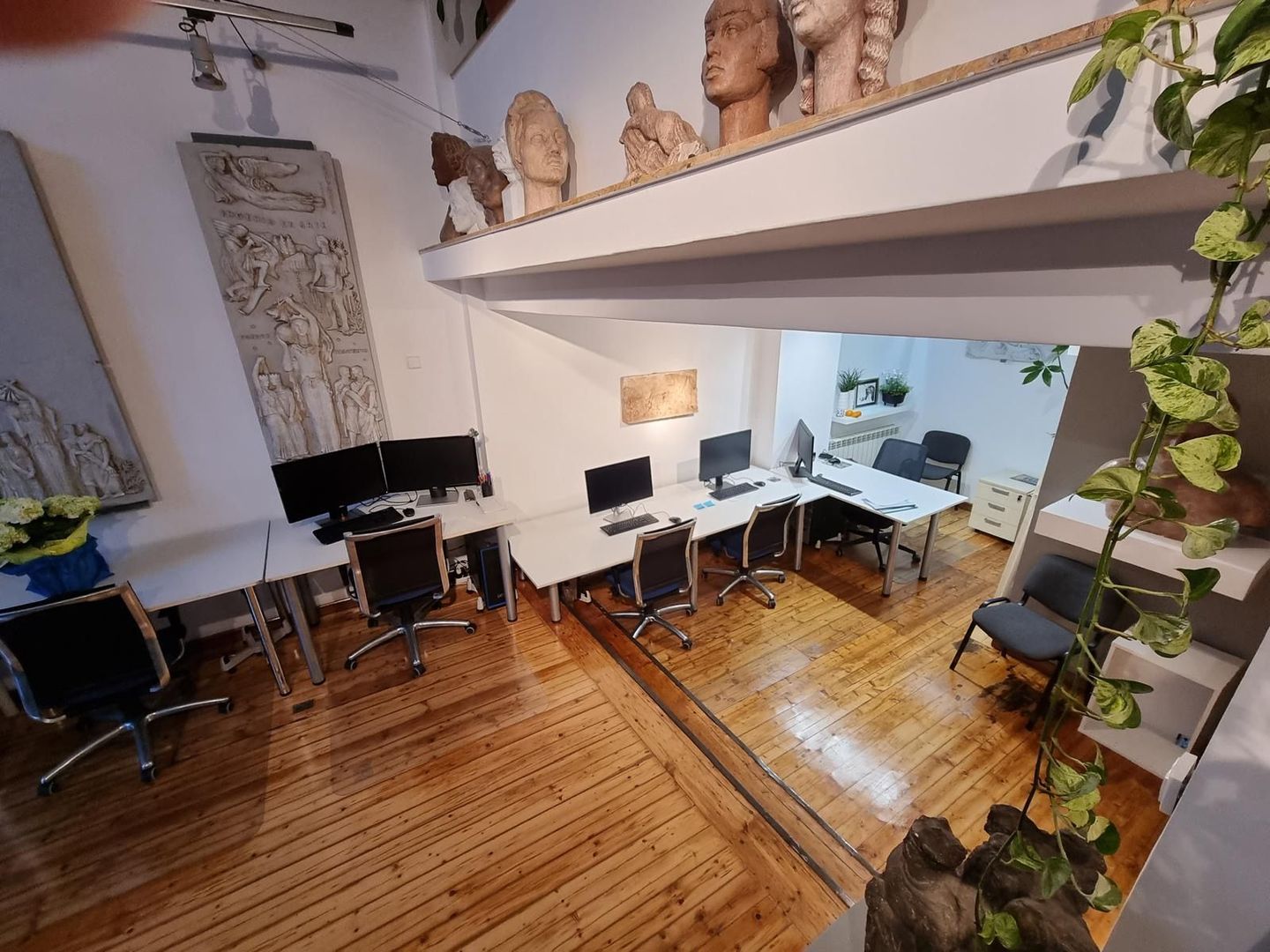 Birou open space tip Loft pe 2 niveluri