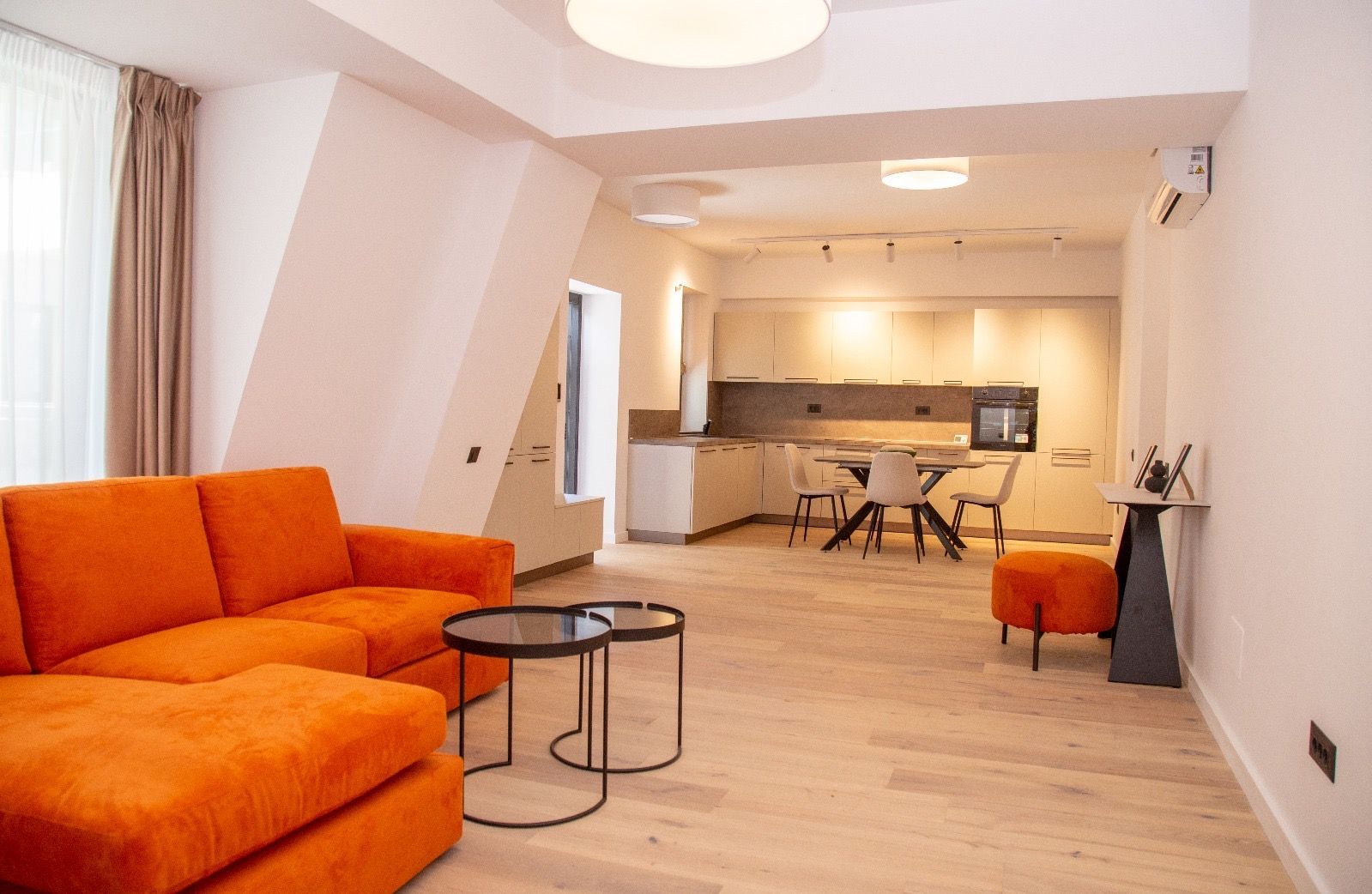 Apartament 3 camere de inchiriat zona Herastrau