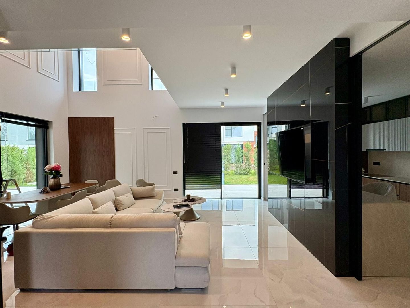 Luxury 4-room Villa - Tunari