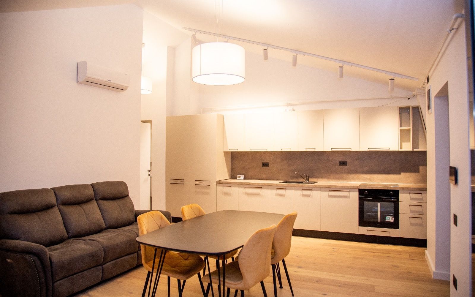 Apartament 3 camere de inchiriat zona Herastrau - 2/4