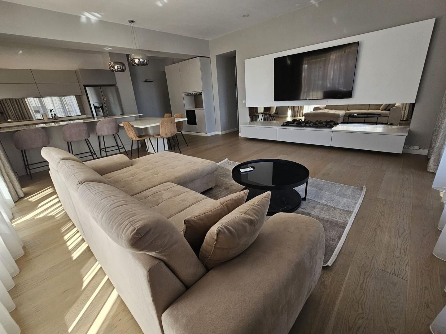 Apartament de închiriat cu 3 camere-PIPERA- terasă 95 mp
