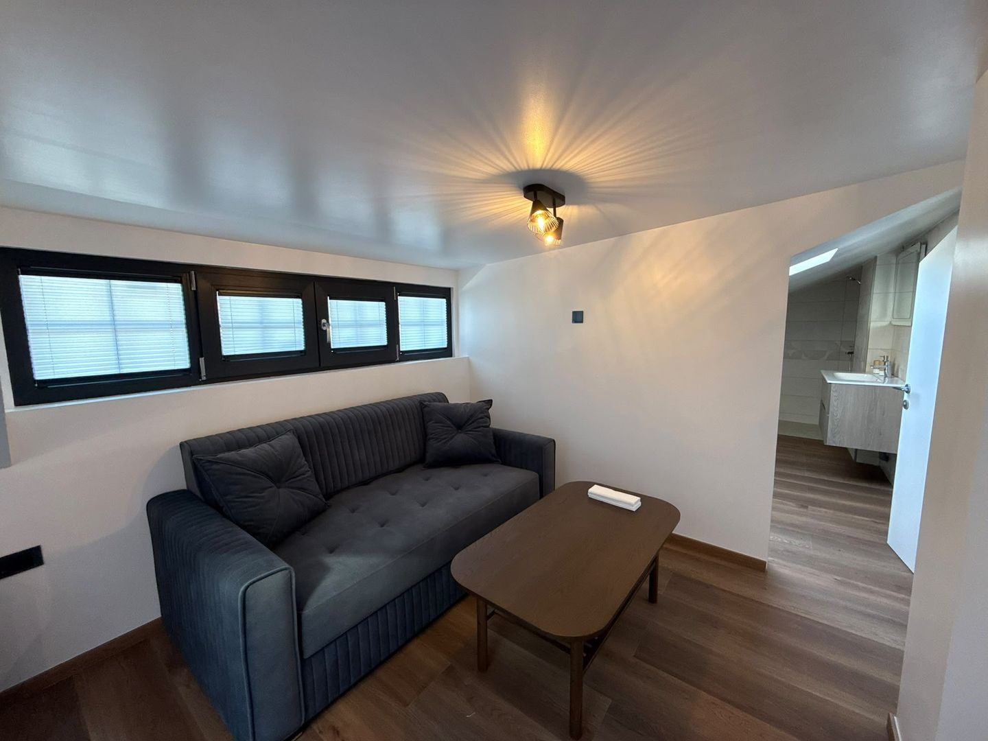Casă individuală complet renovată | Design modern, tehnologie smart și - 4