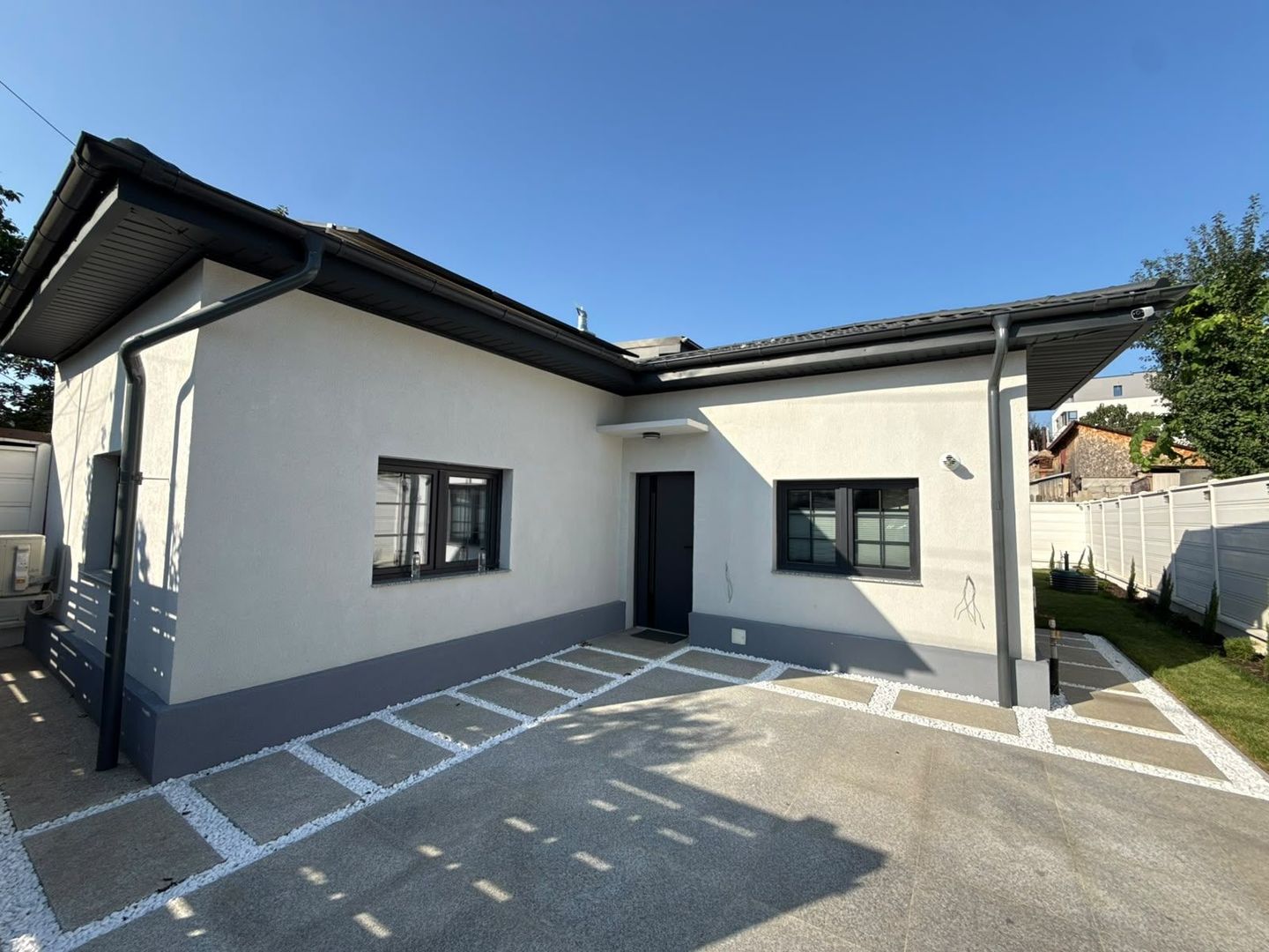 Casă individuală complet renovată | Design modern, tehnologie smart și - 7